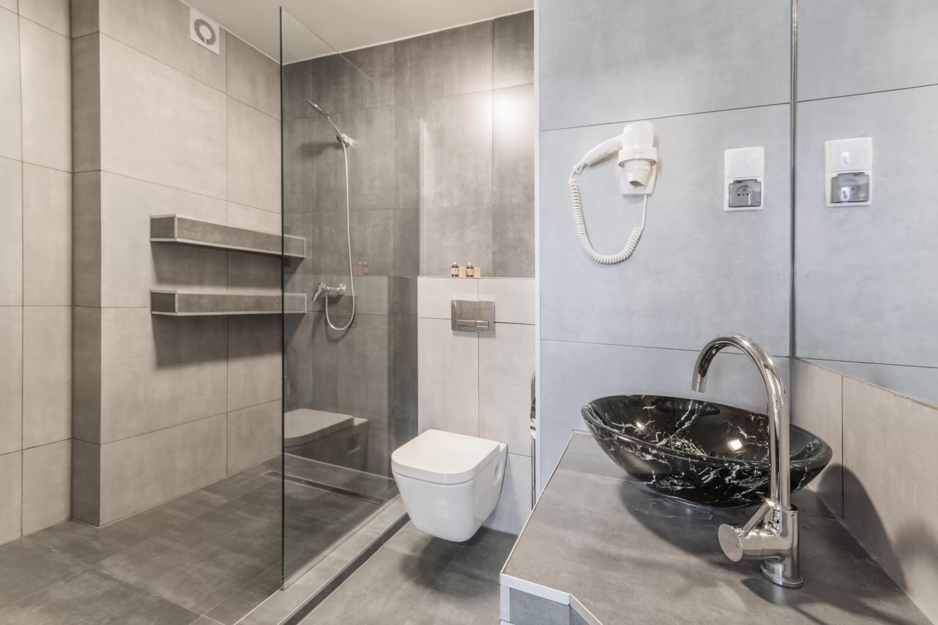 Bathroom in Hotel Lantier & Swimming Pool Zone