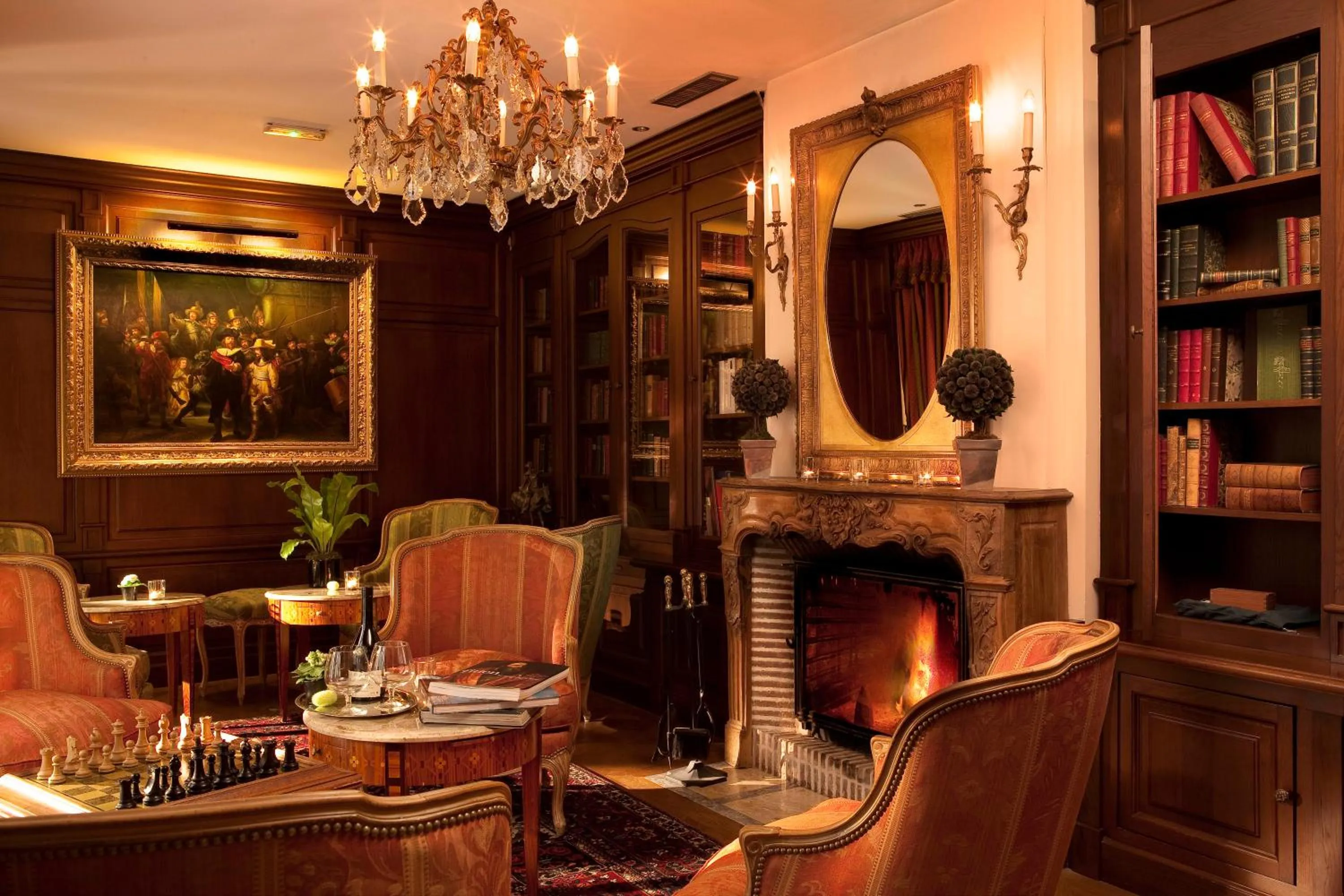 Library in Hotel Luxembourg Parc