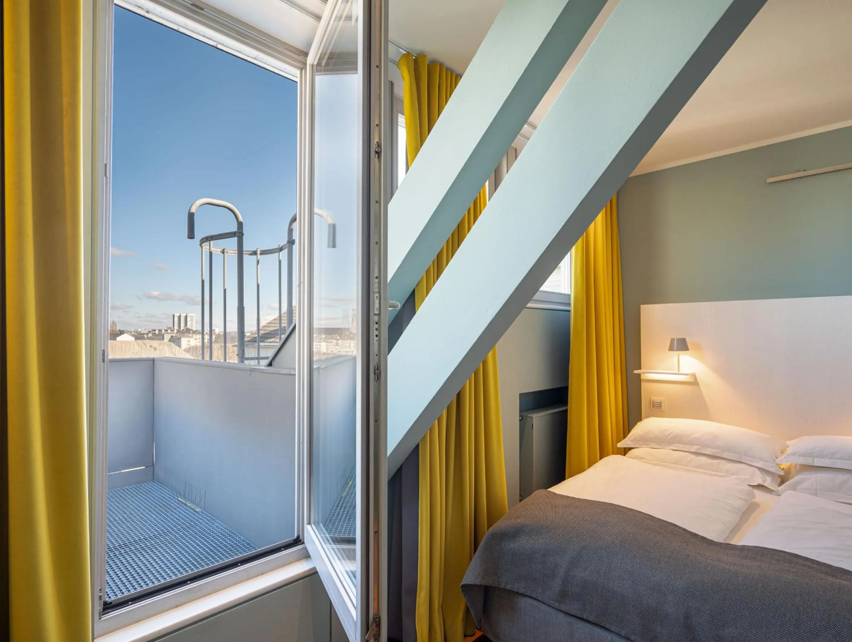 Bed in The New Yorker Hotel Köln-Messe