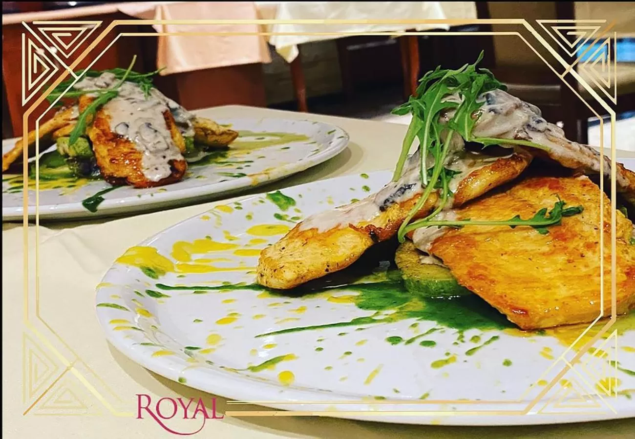 Restaurant/places to eat in Hotel Royal