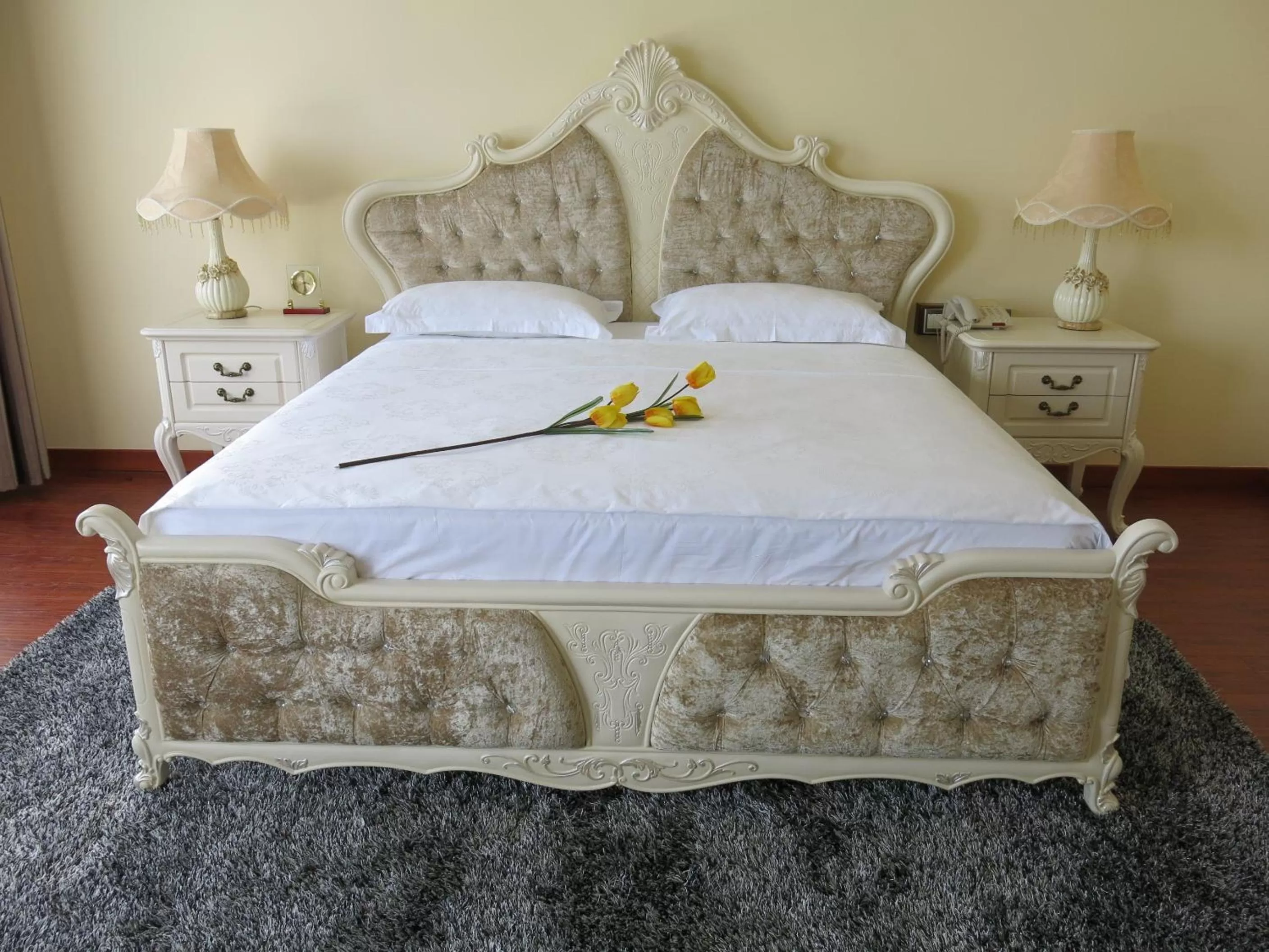 Photo of the whole room, Bed in Victoria Beach Hotel