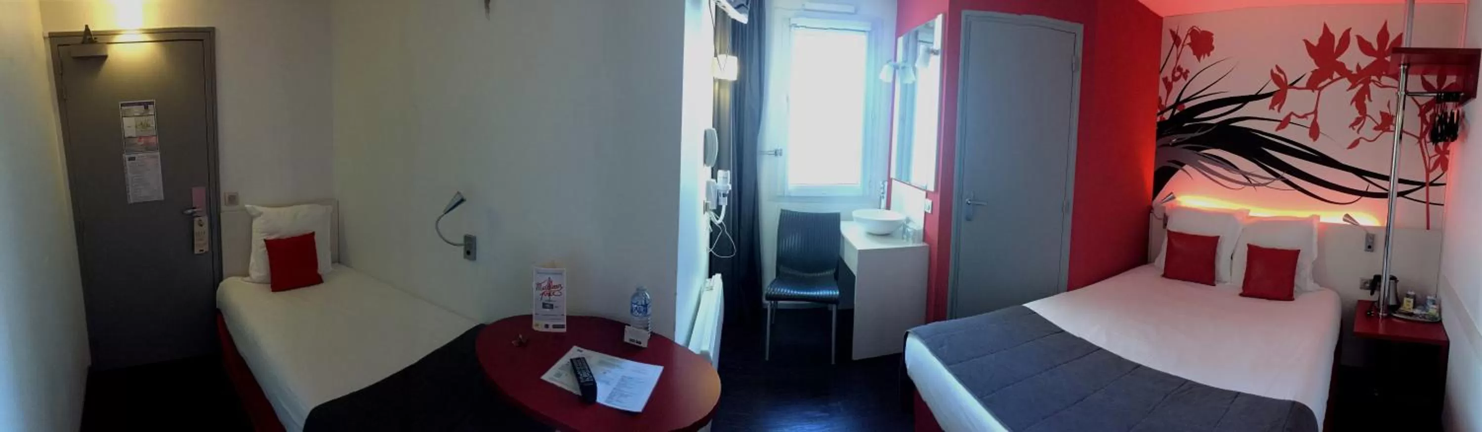 Photo of the whole room, Bed in Kyriad Quimper Sud