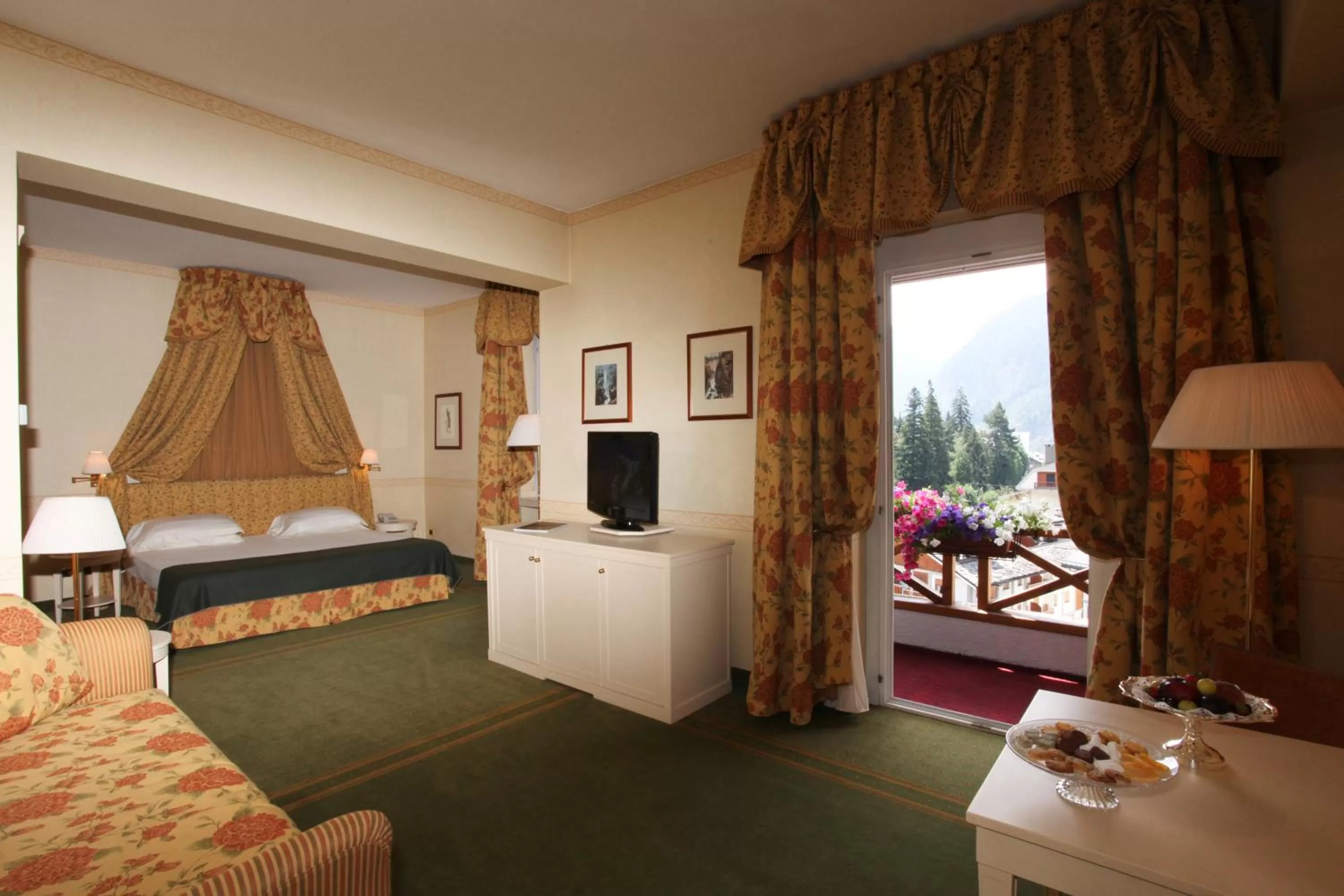 Photo of the whole room, Bed in Grand Hotel Royal E Golf