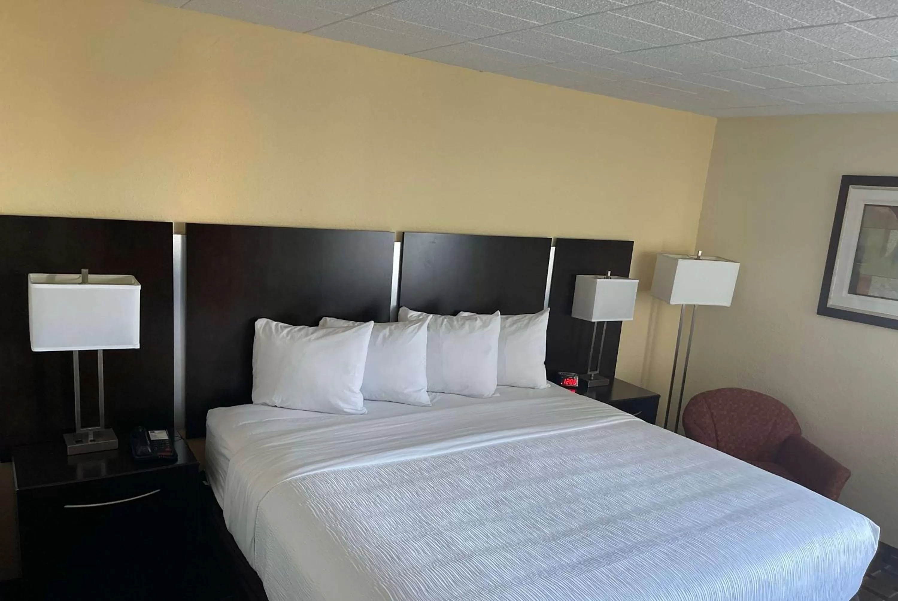 Photo of the whole room, Bed in Baymont by Wyndham Scranton Dunmore