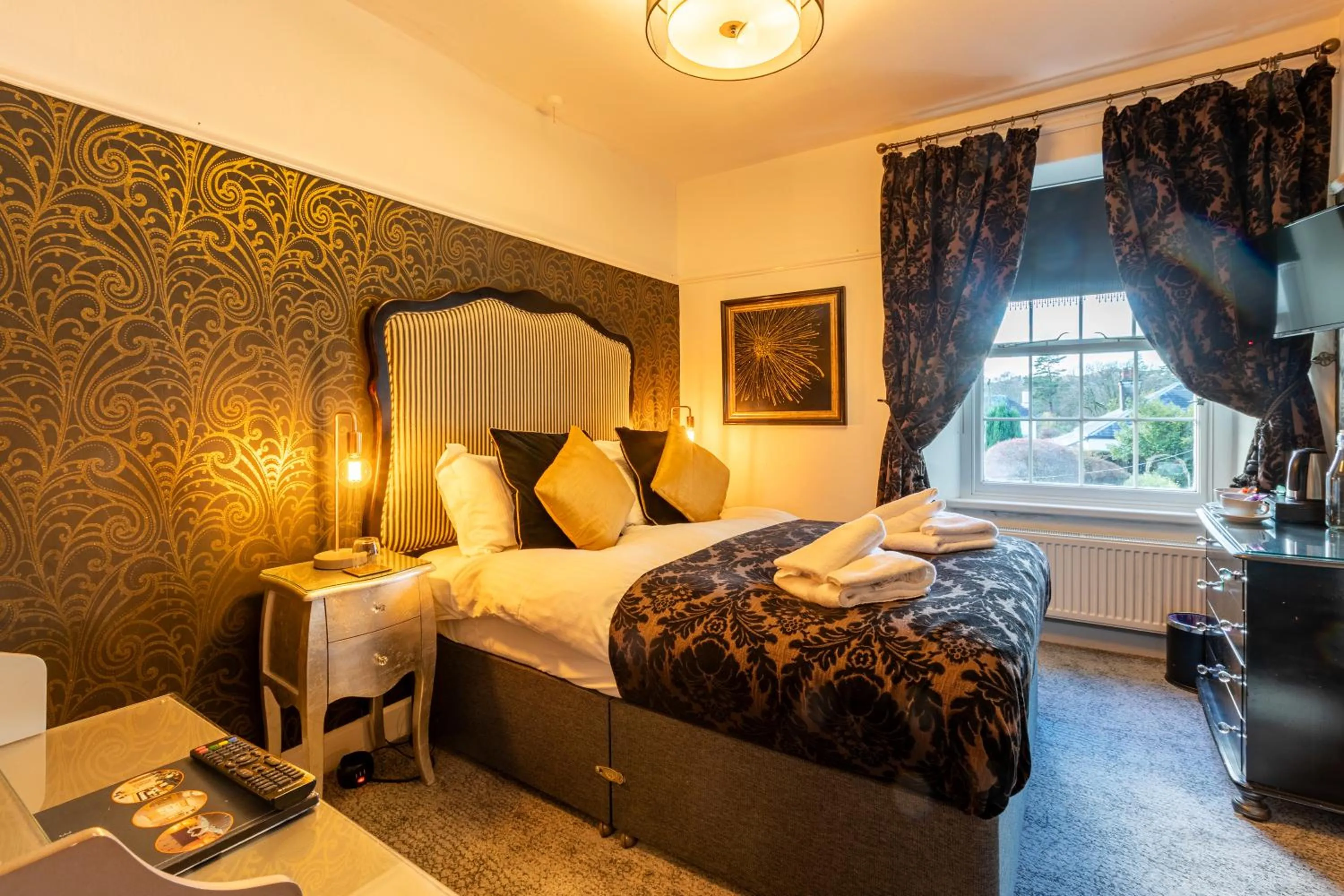 Photo of the whole room, Bed in Holly Lodge Guest House with FREE off site health club