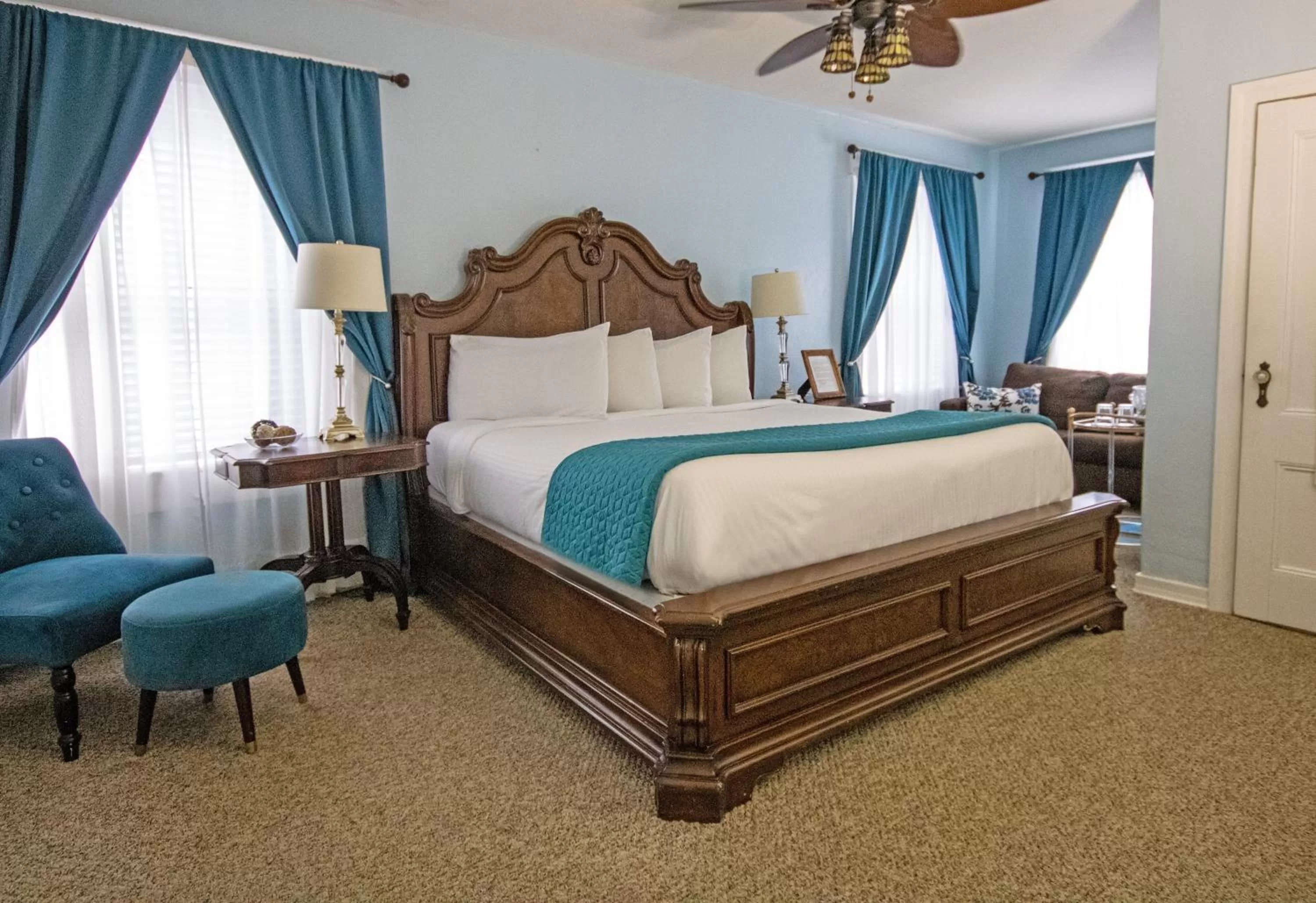 Bed in Inn on Charlotte