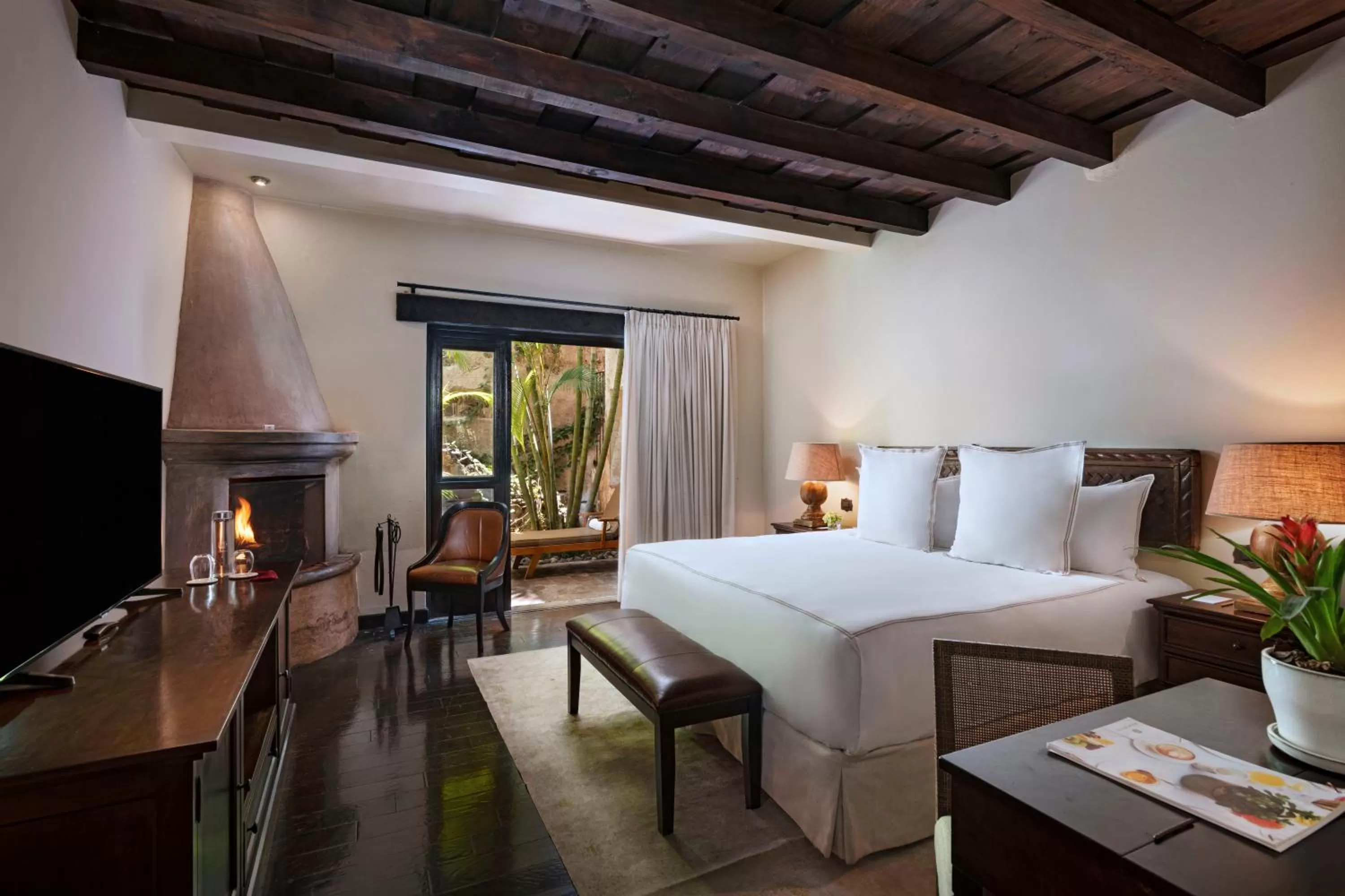 Photo of the whole room, Bed in El Convento Boutique Hotel