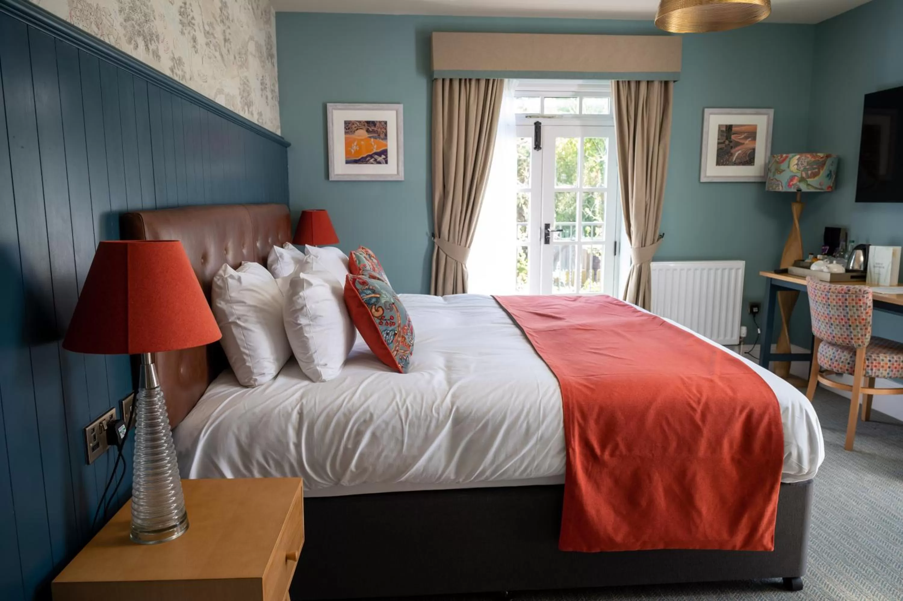 Bedroom, Bed in Victoria Hotel by Chef & Brewer Collection