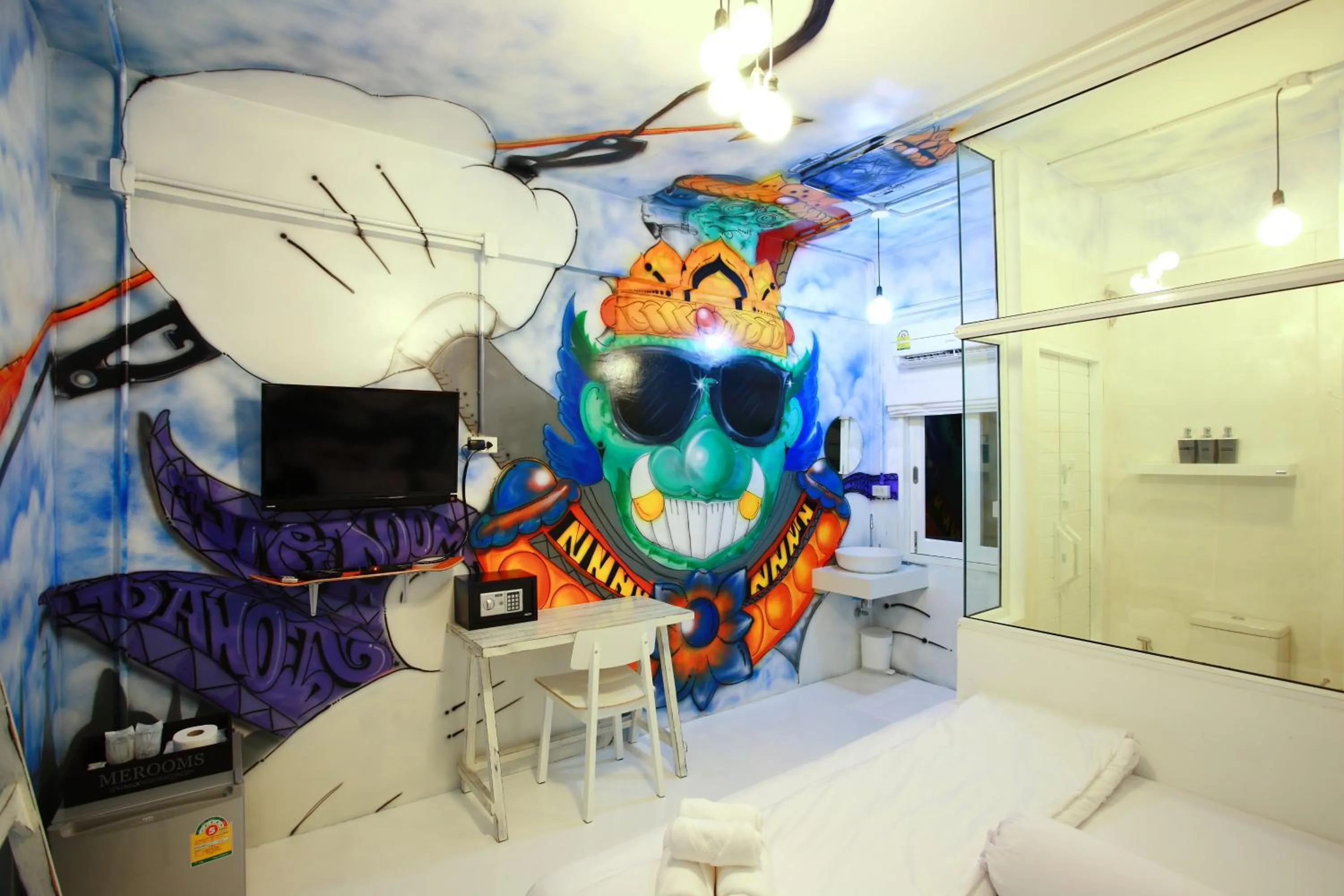 Photo of the whole room in Meroom