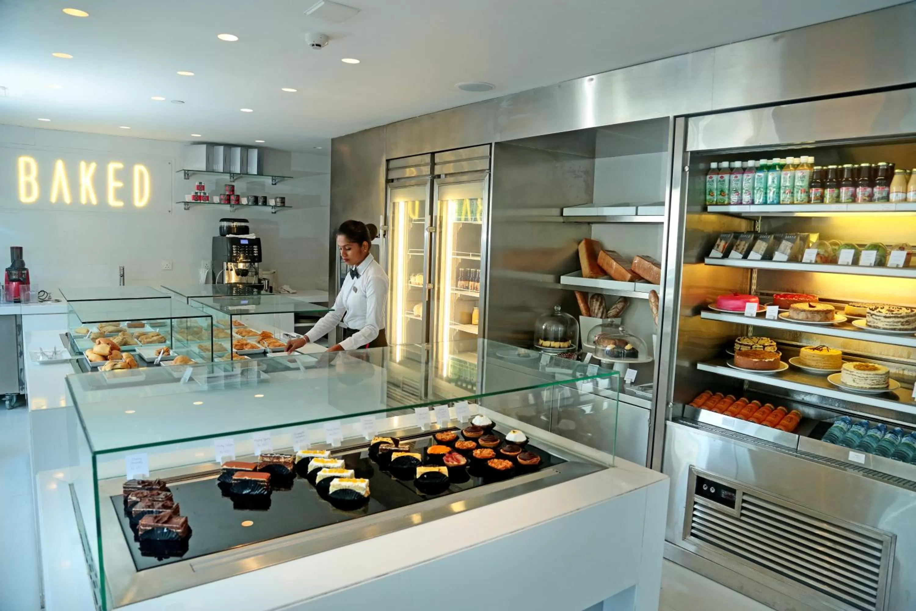 Restaurant/places to eat in Ramada Colombo