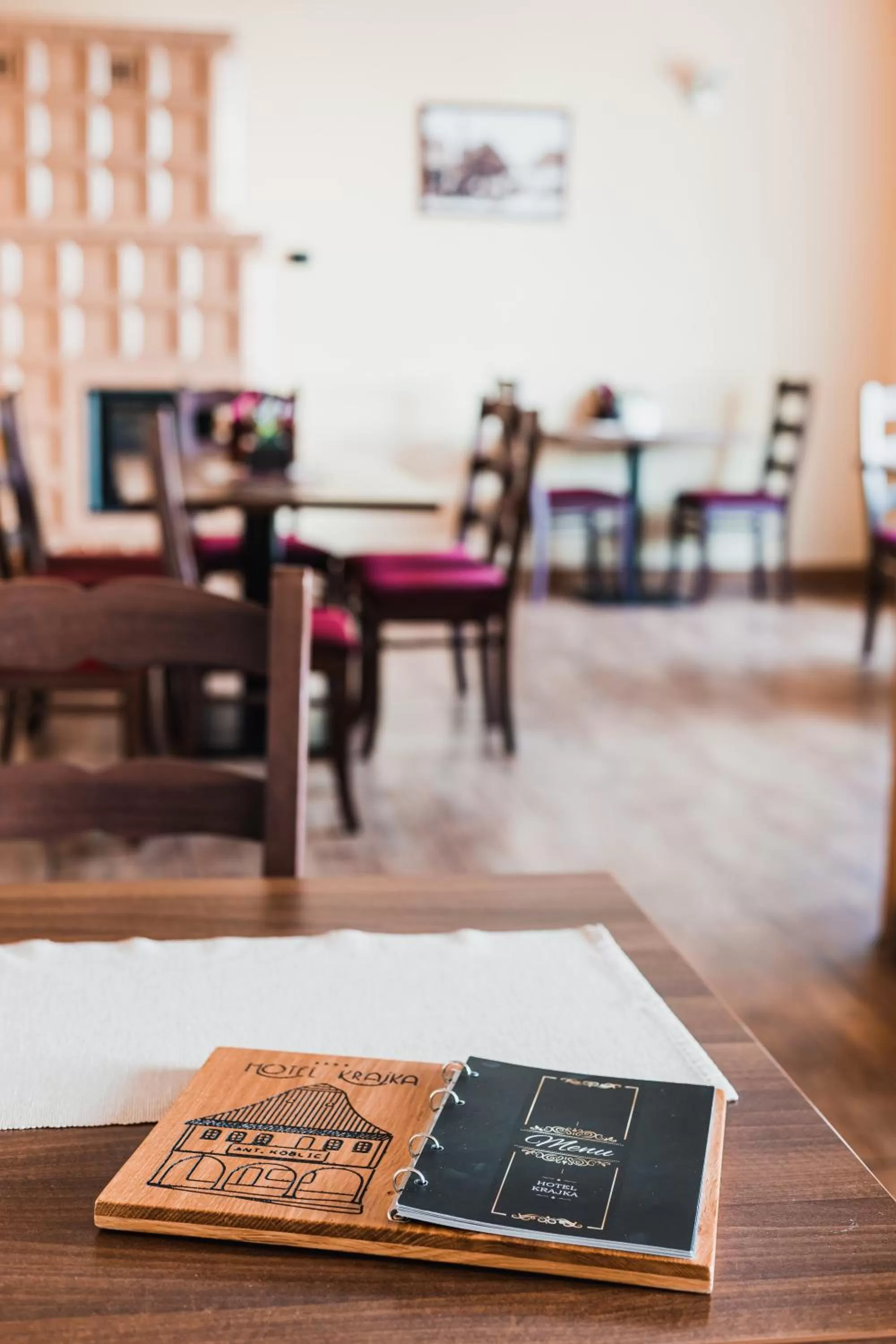 Restaurant/places to eat in Hotel Krajka****