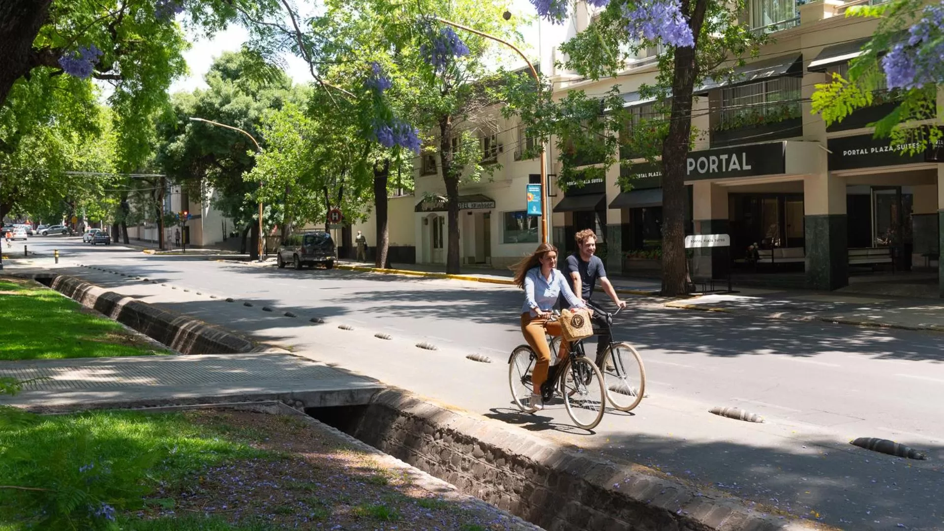 Facade/entrance in Portal Plaza Suites
