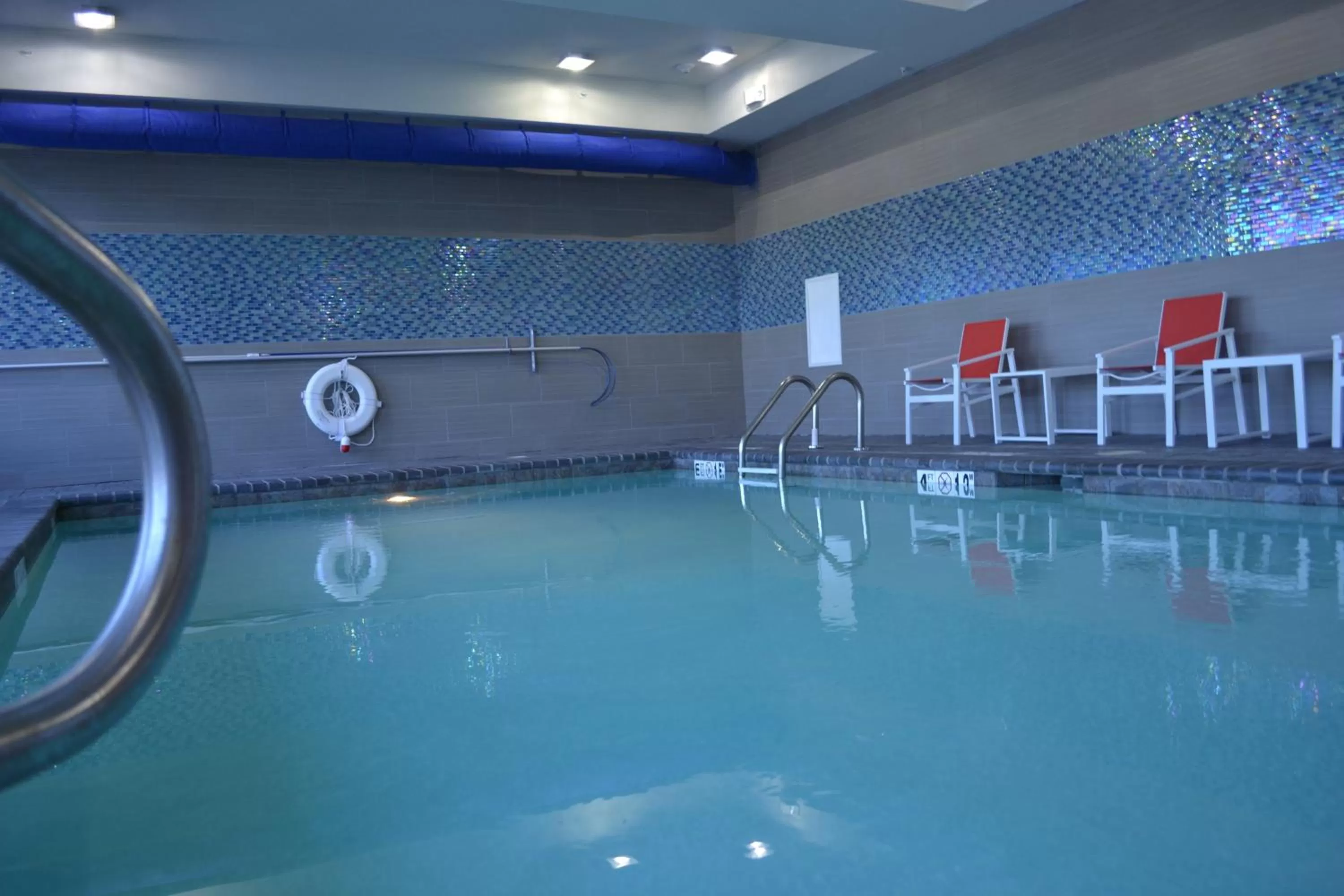 Swimming pool in Holiday Inn Express Hotel & Suites Knoxville by IHG