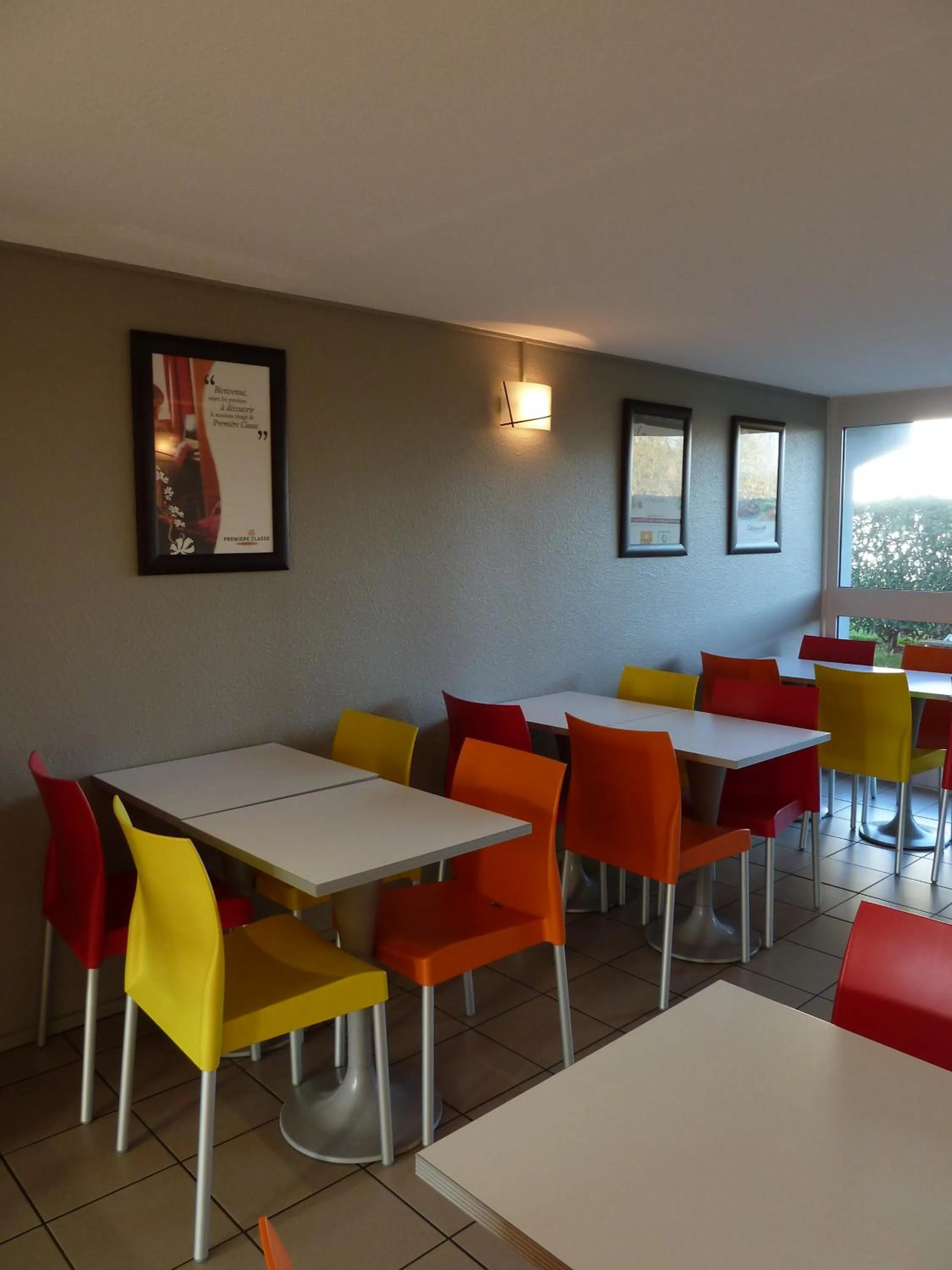 Restaurant/places to eat in Première Classe Mâcon Sud