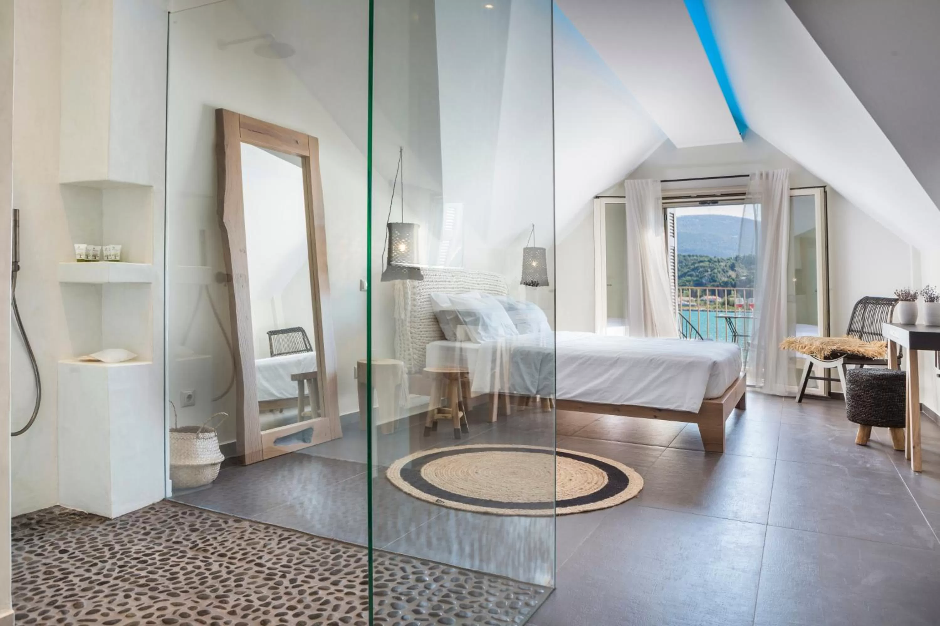 Bathroom, Bed in Argostoli Marina Suites