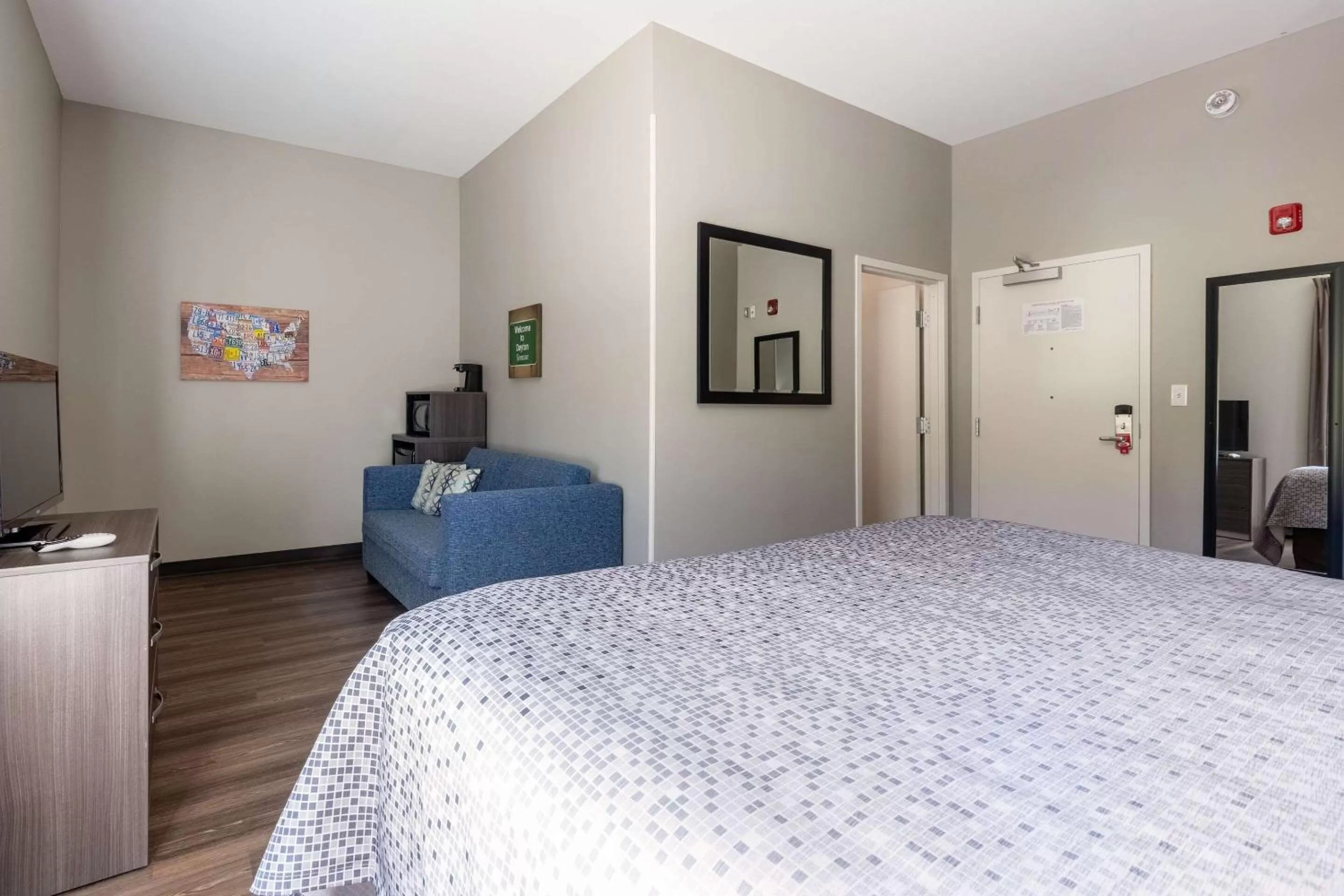 Photo of the whole room, Bed in Econo Lodge Dayton North