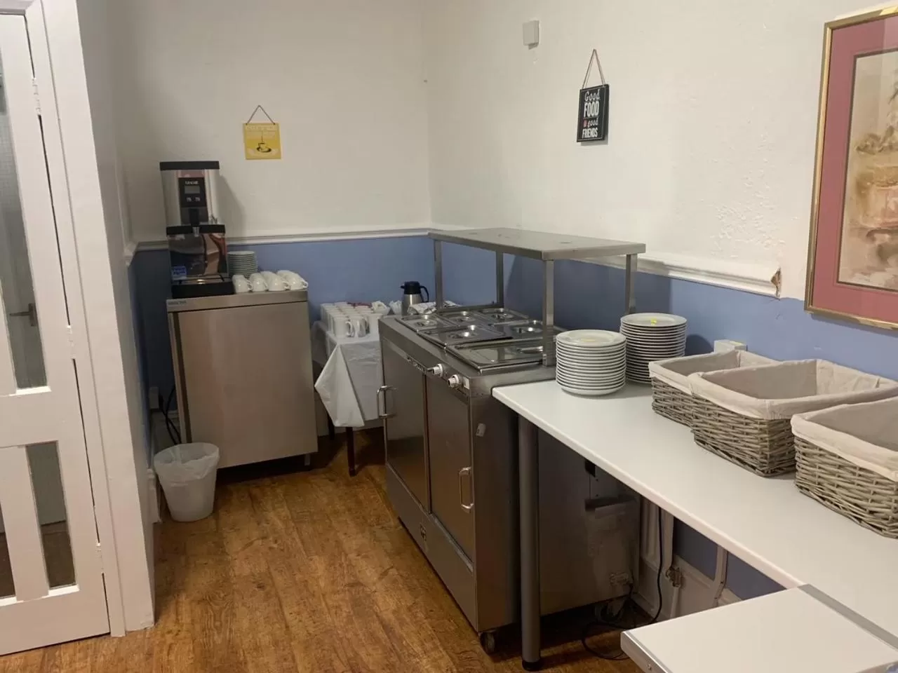 Buffet breakfast, Kitchen/Kitchenette in Lucena Hotel