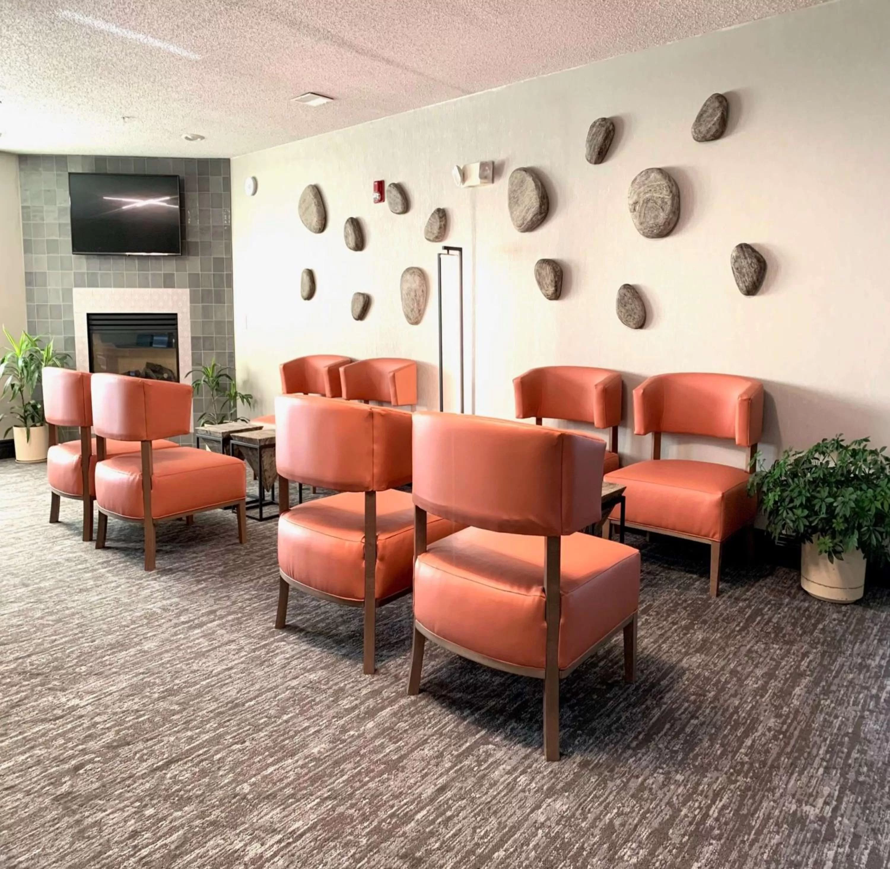 Lobby or reception, Lounge/Bar in Best Western Oswego Hotel