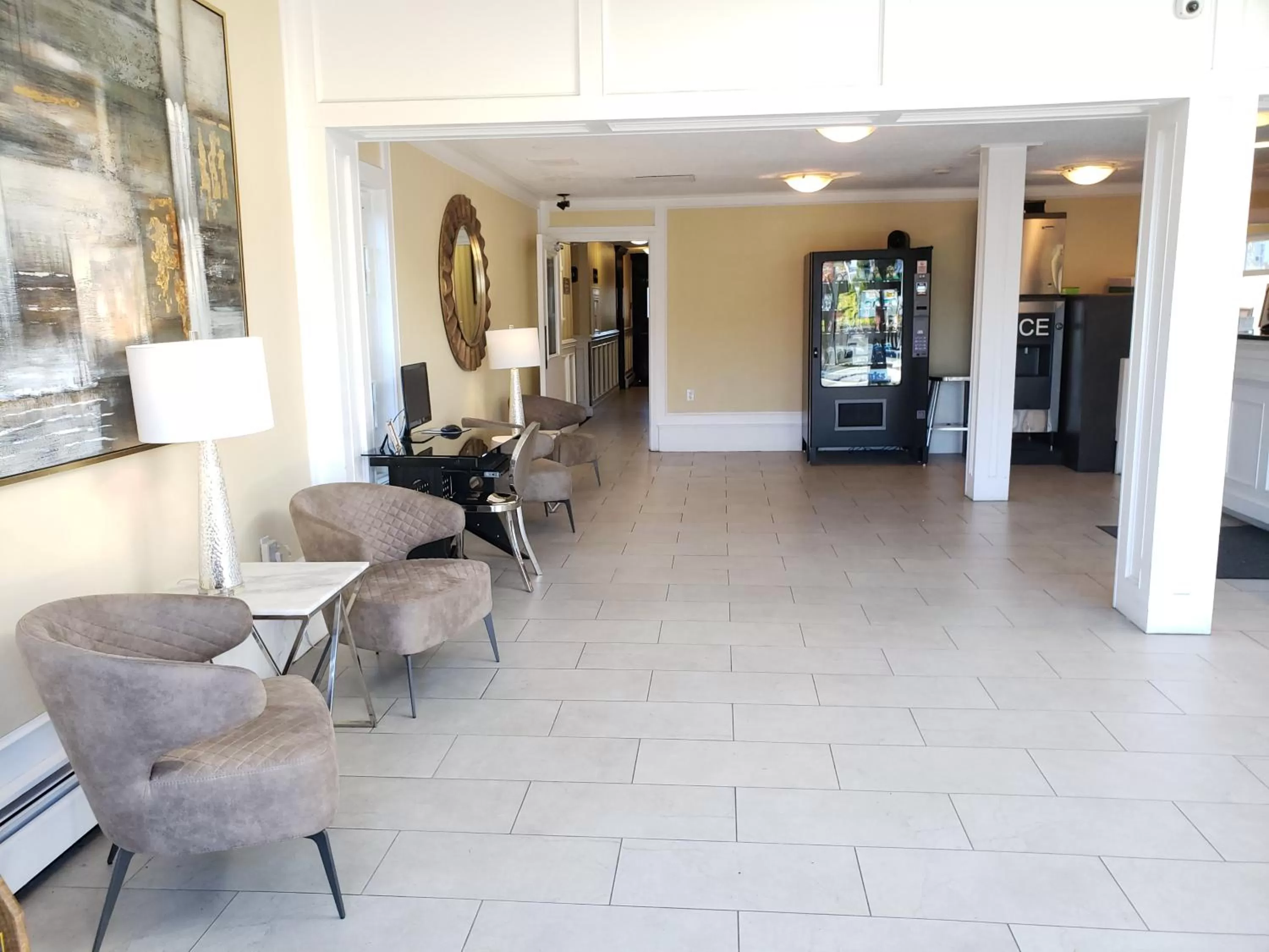 Lobby or reception in Arbutus Inn