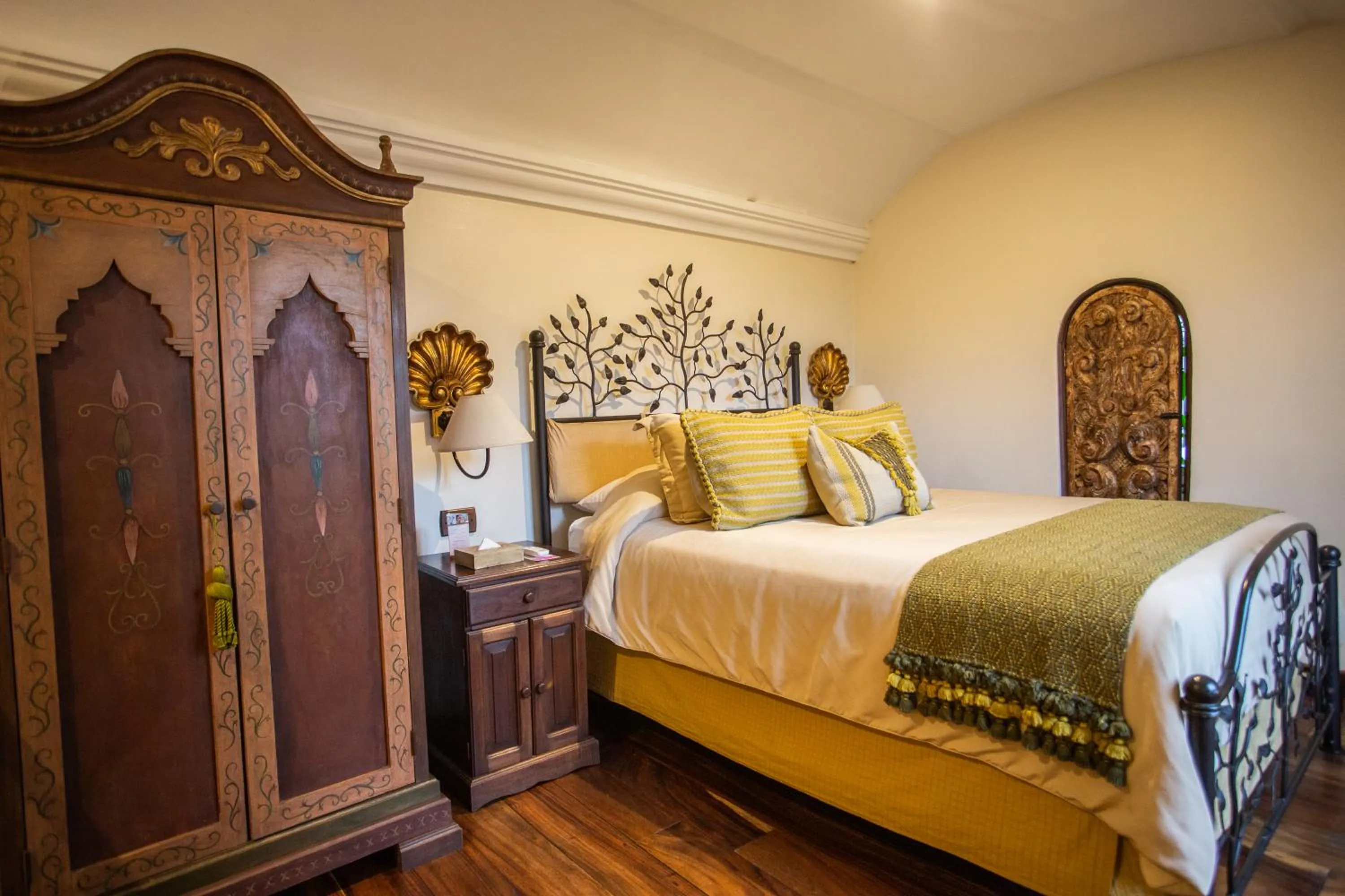 Bed in Los Pasos Boutique Hotel & Spa