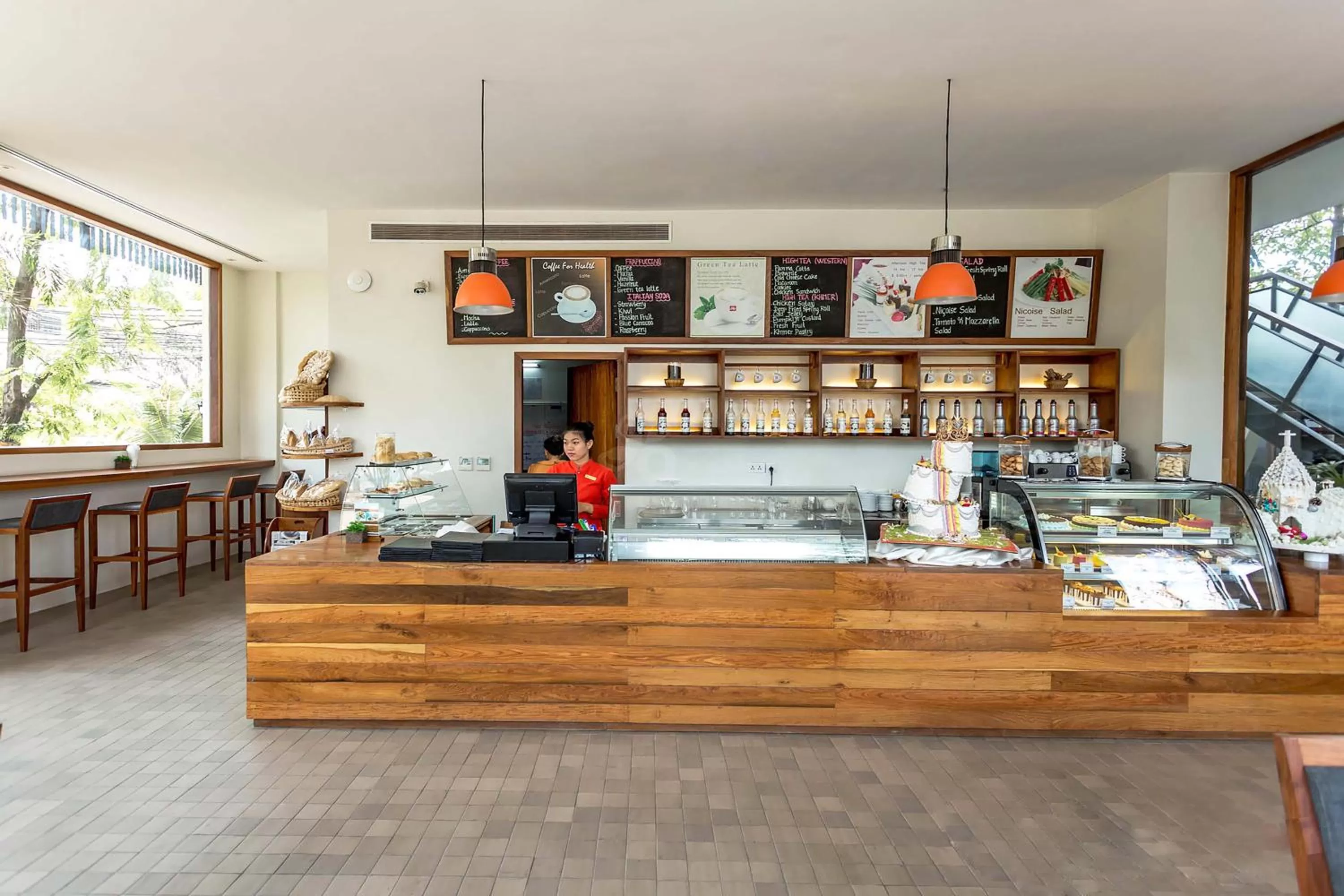 Restaurant/places to eat in Somadevi Residence