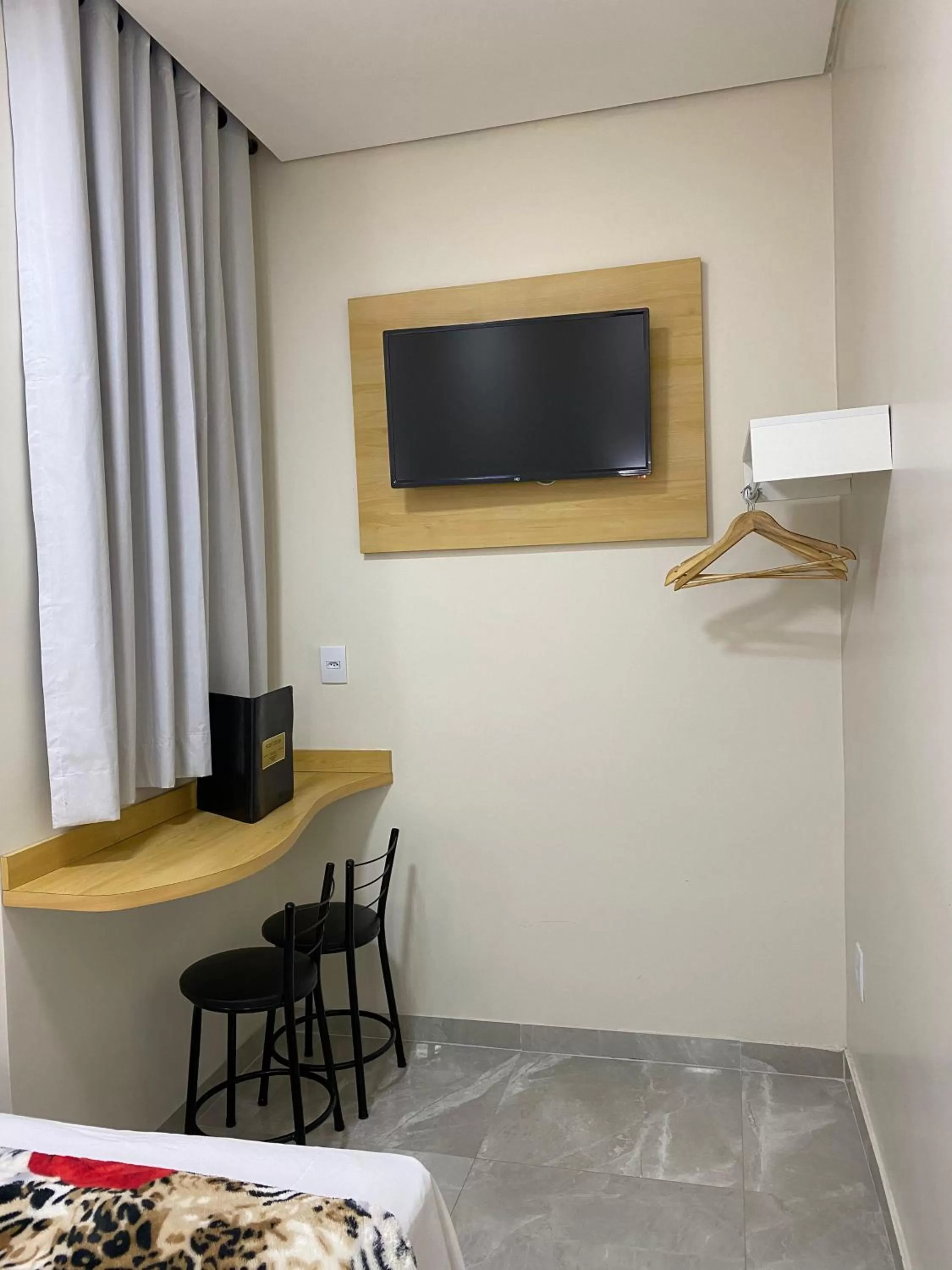 TV and multimedia, TV/Entertainment Center in Hotel Urban