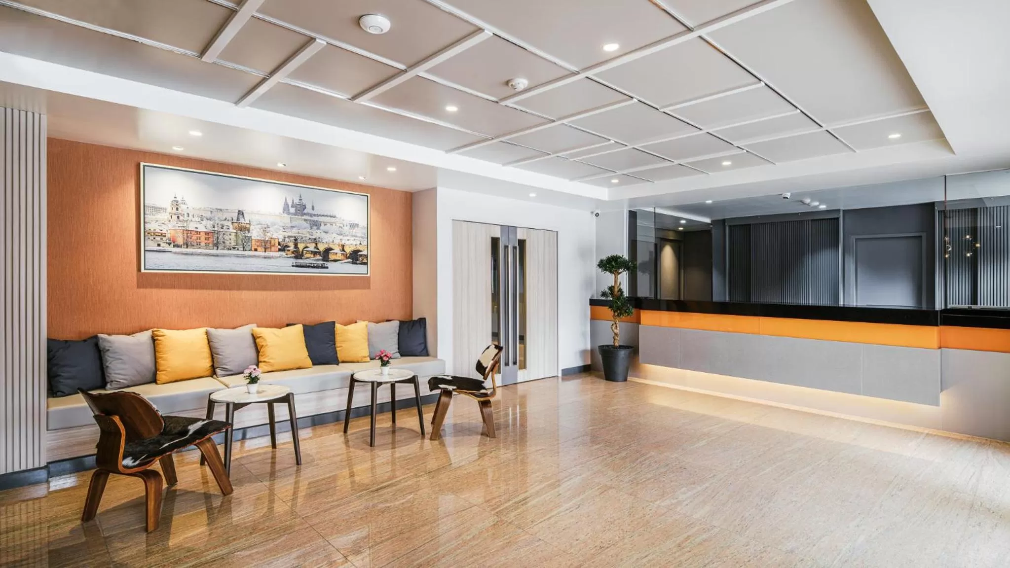 Communal lounge/ TV room in Season Place