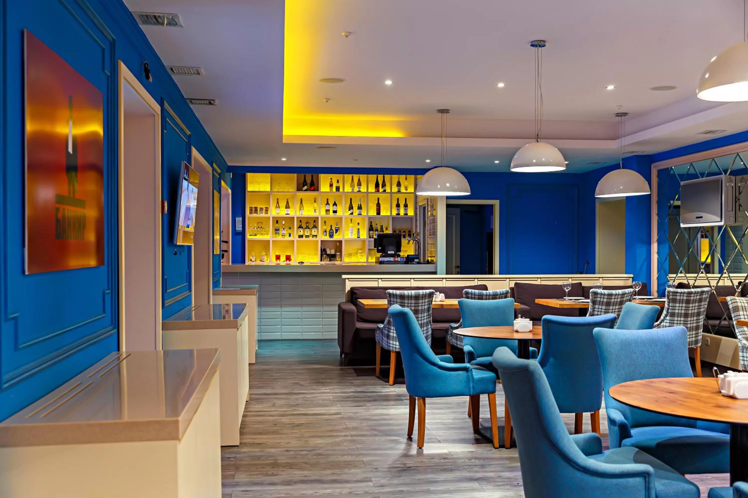 Restaurant/places to eat in Red Village Hotel