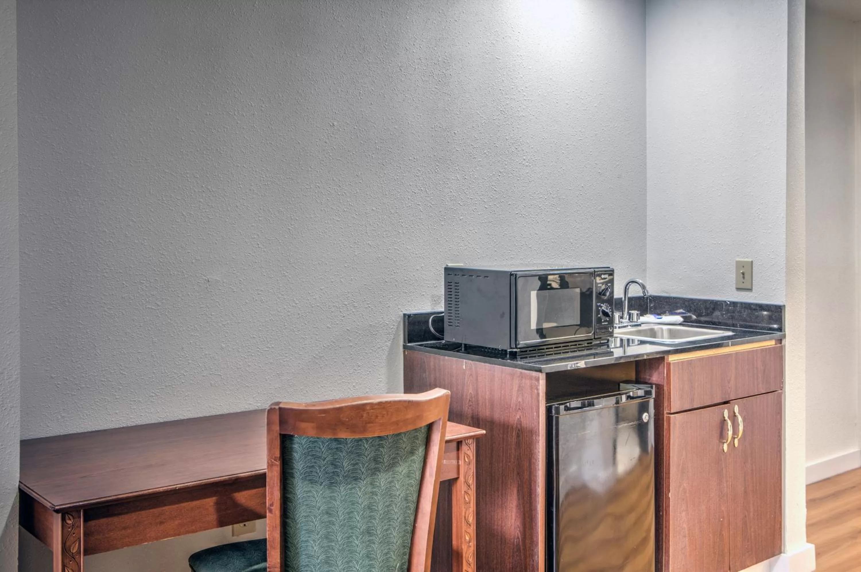 Bedroom in Motel 6-Dallas, TX - Northwest