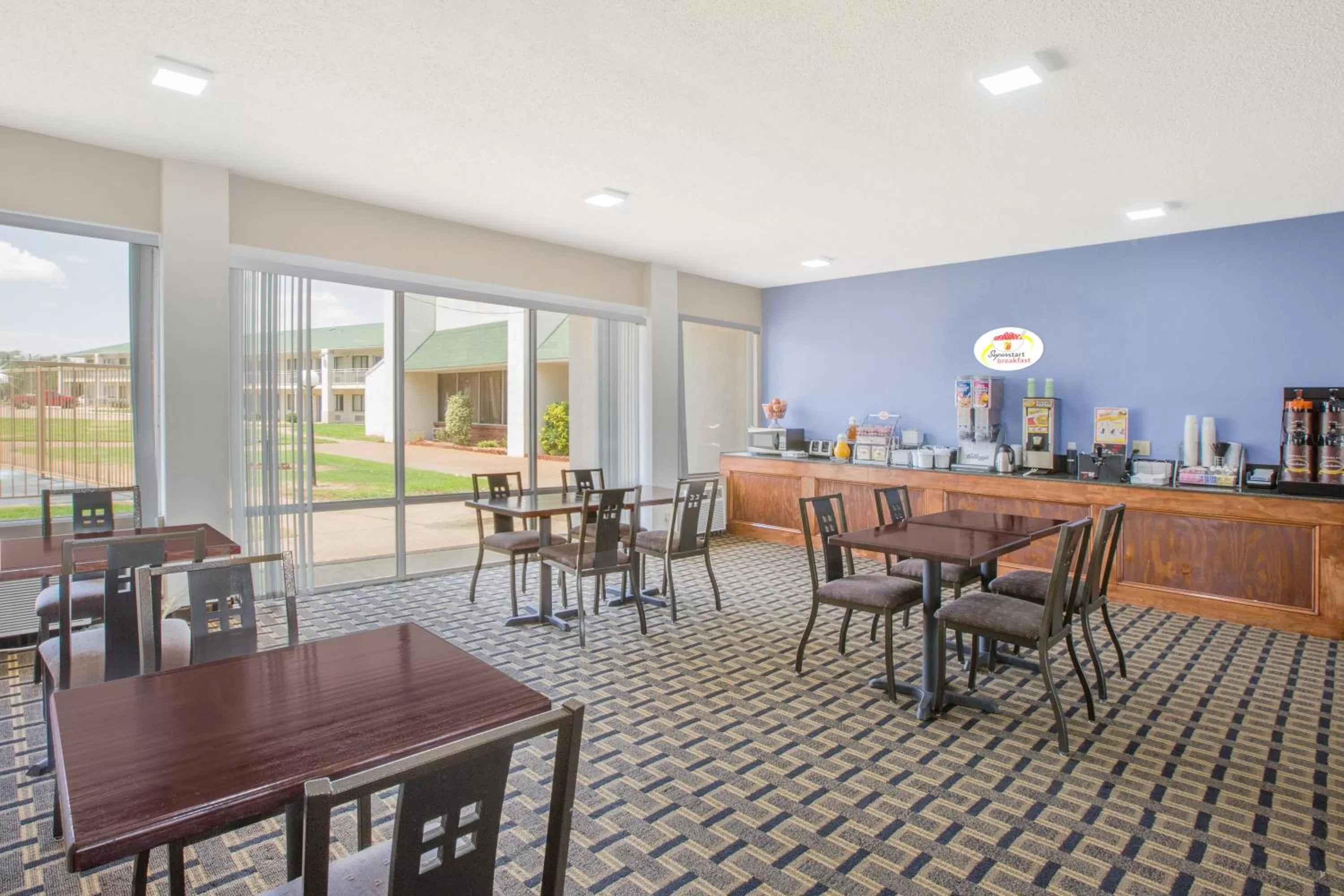 Food and drinks in Super 8 by Wyndham Brinkley