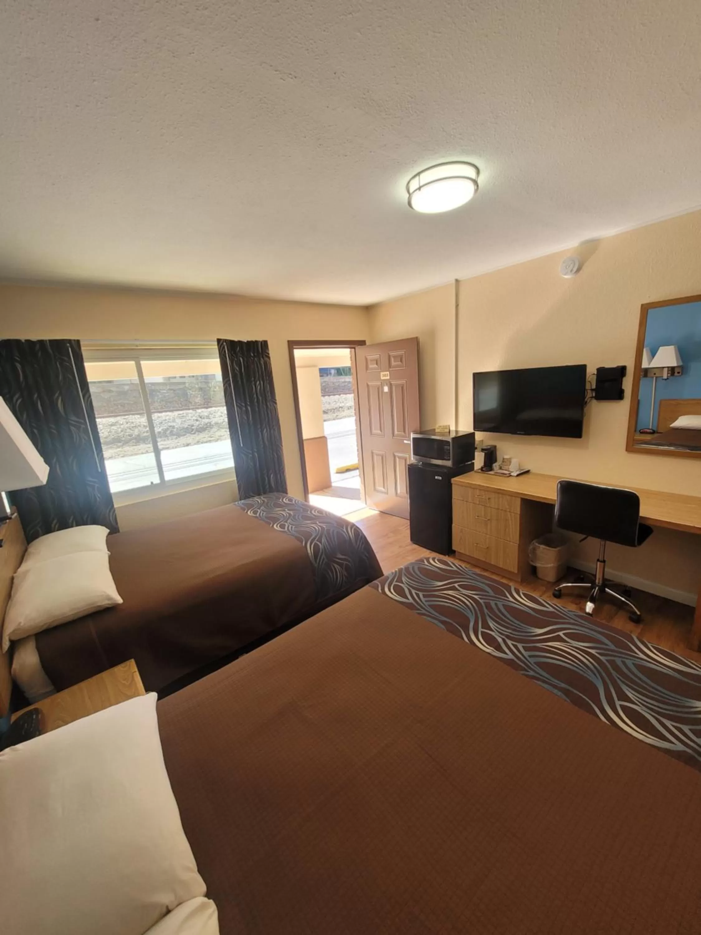 Bed in Economy Inn Sylva