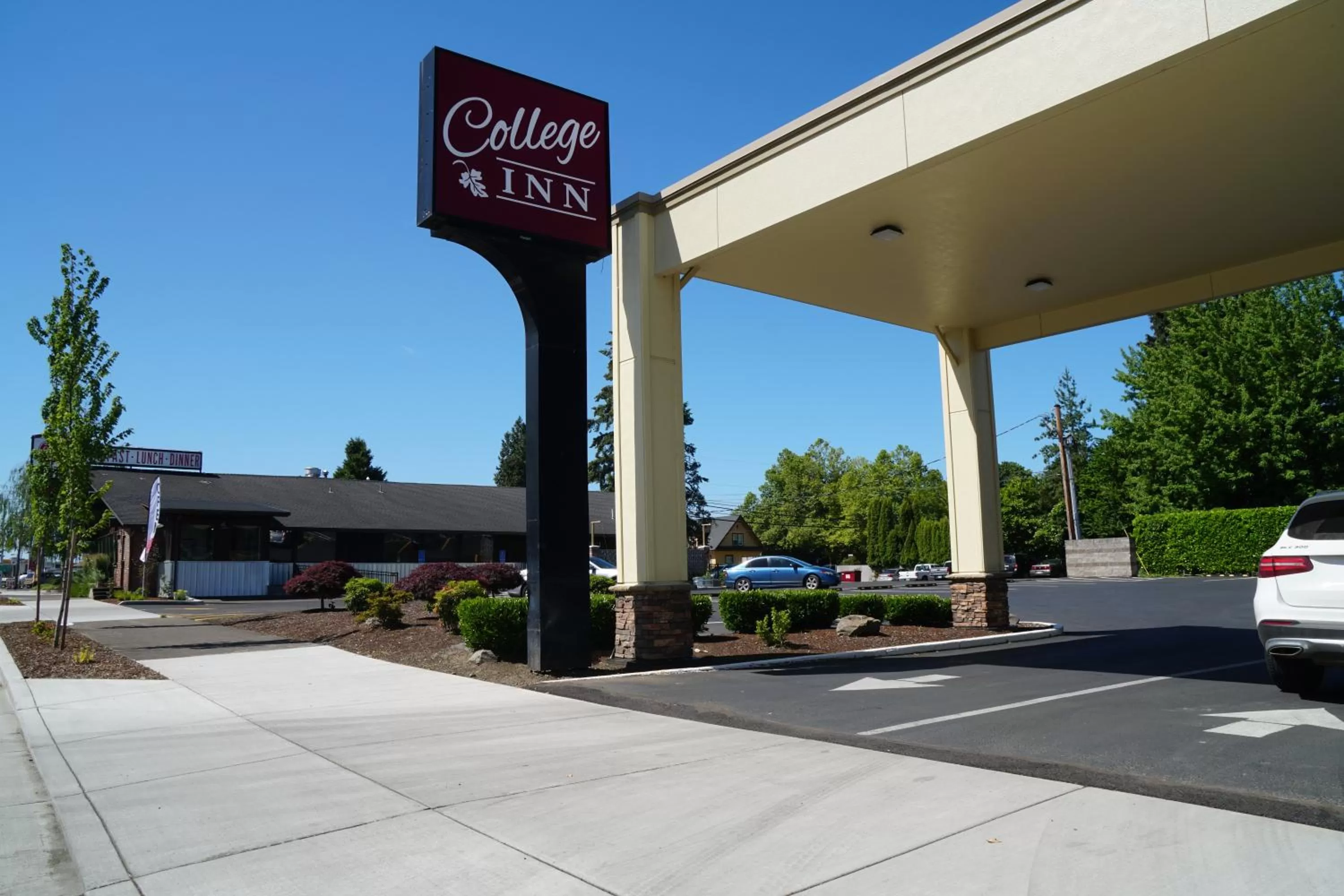 Facade/entrance in College Inn