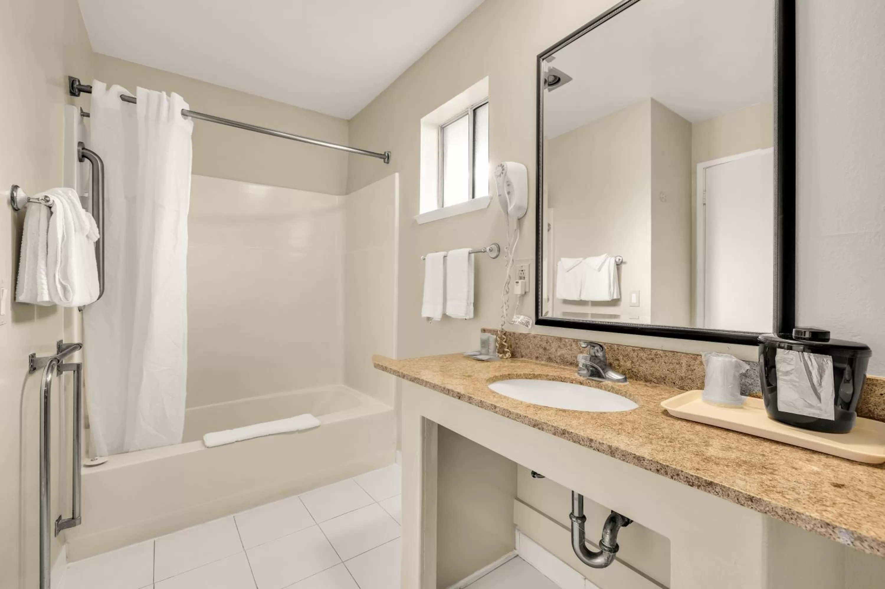 Bathroom in Quality Inn Monterey