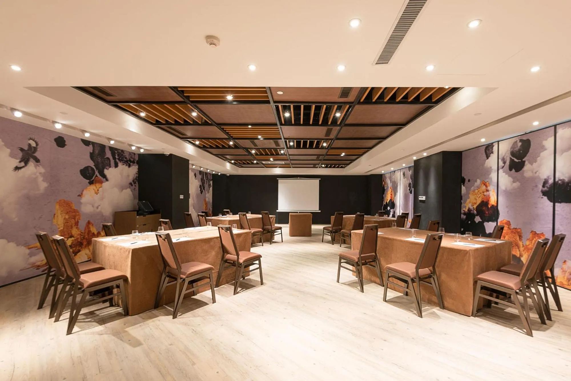 Meeting/conference room in INNSiDE by Meliá Zhengzhou