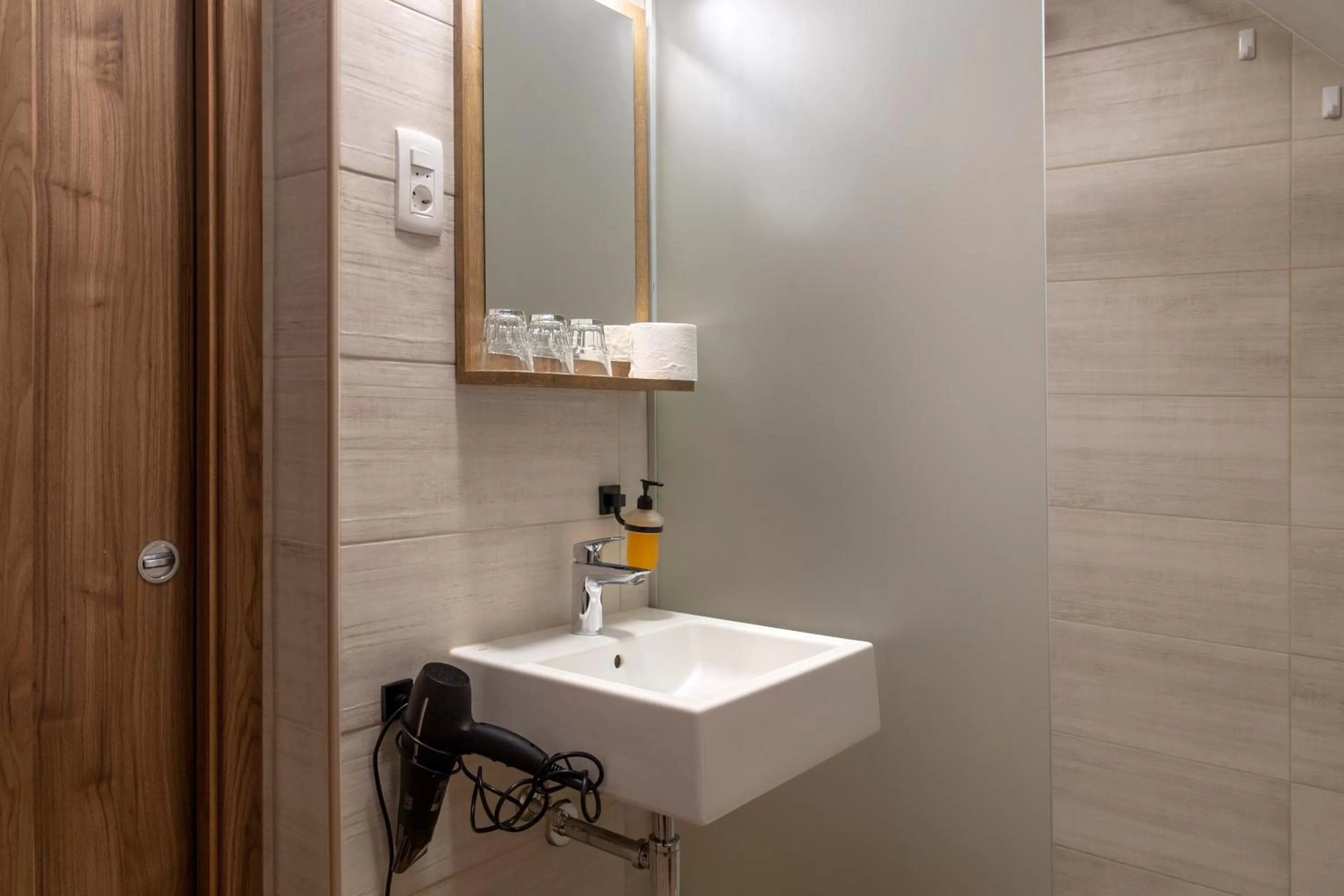 Shower in Vila Marin Miler