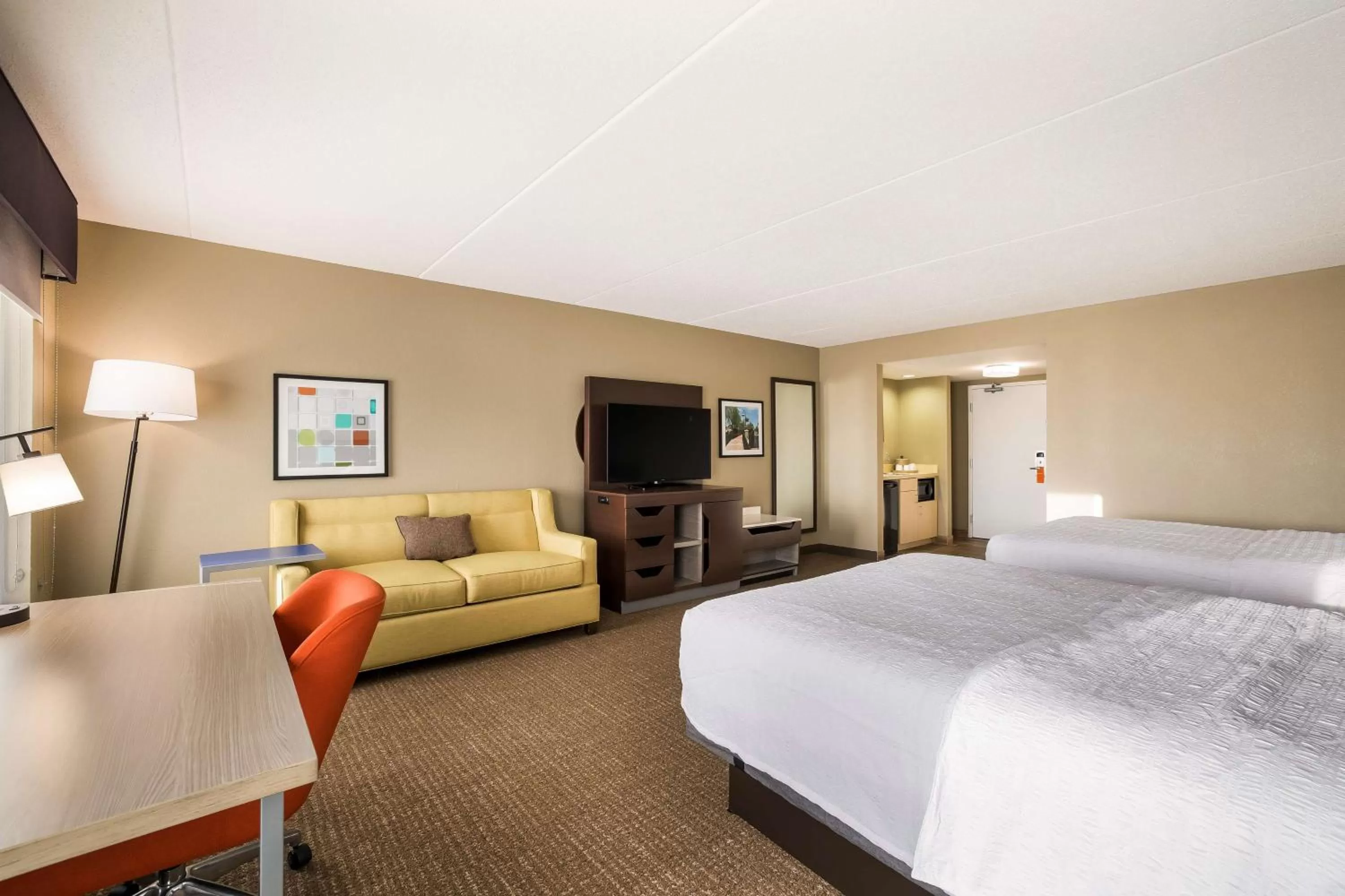 Bedroom, Bed in Hampton Inn McHenry