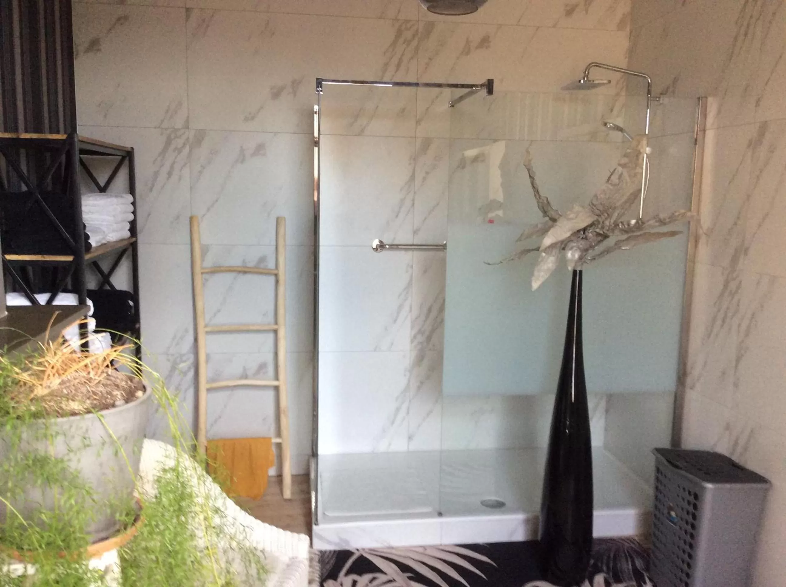 Bathroom in Beaux Temps b&b