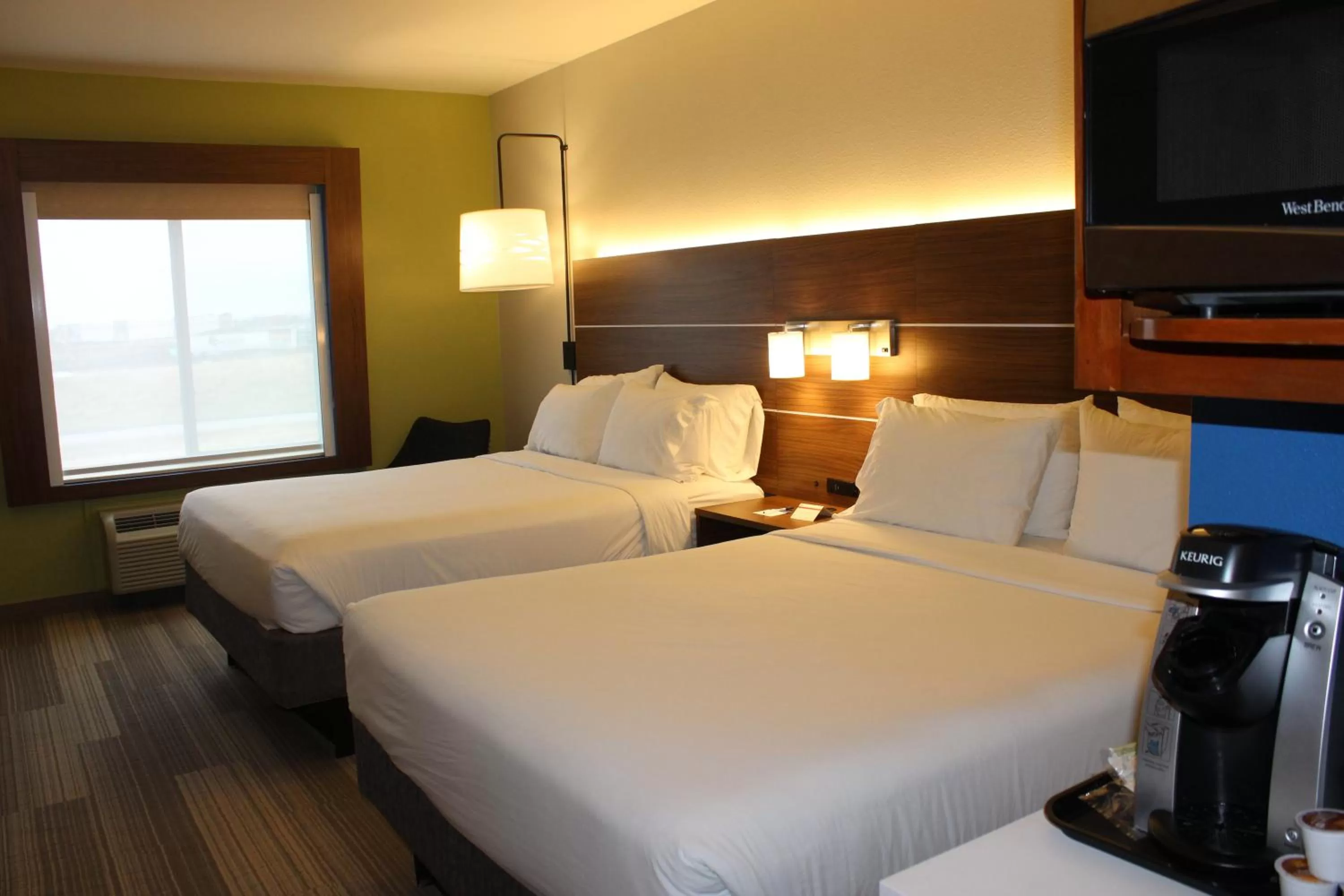 Photo of the whole room, Bed in Holiday Inn Express Hotel & Suites Mansfield by IHG