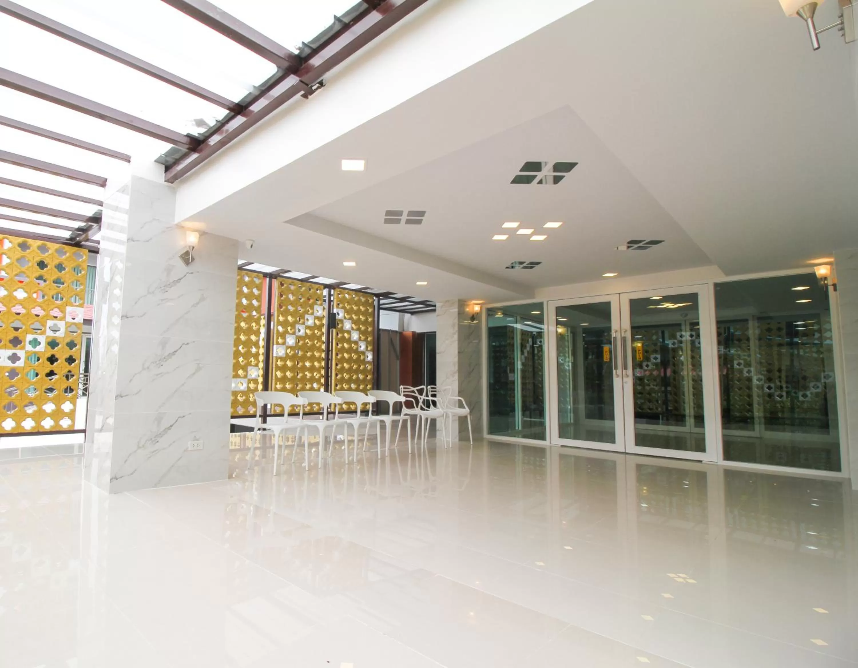 Facade/entrance in Convenient Grand Hotel