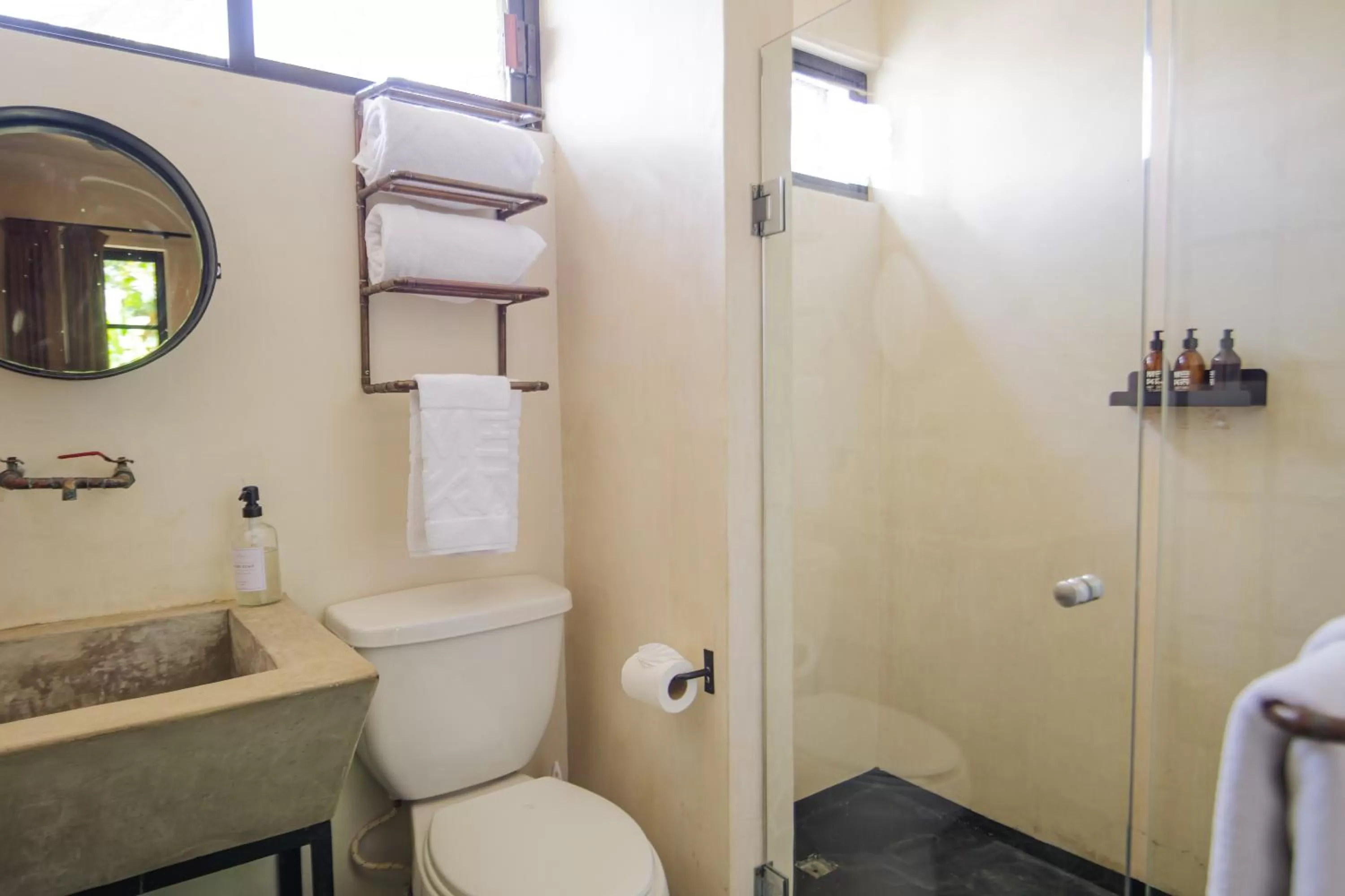 Shower, Bathroom in Maka Hotel Boutique