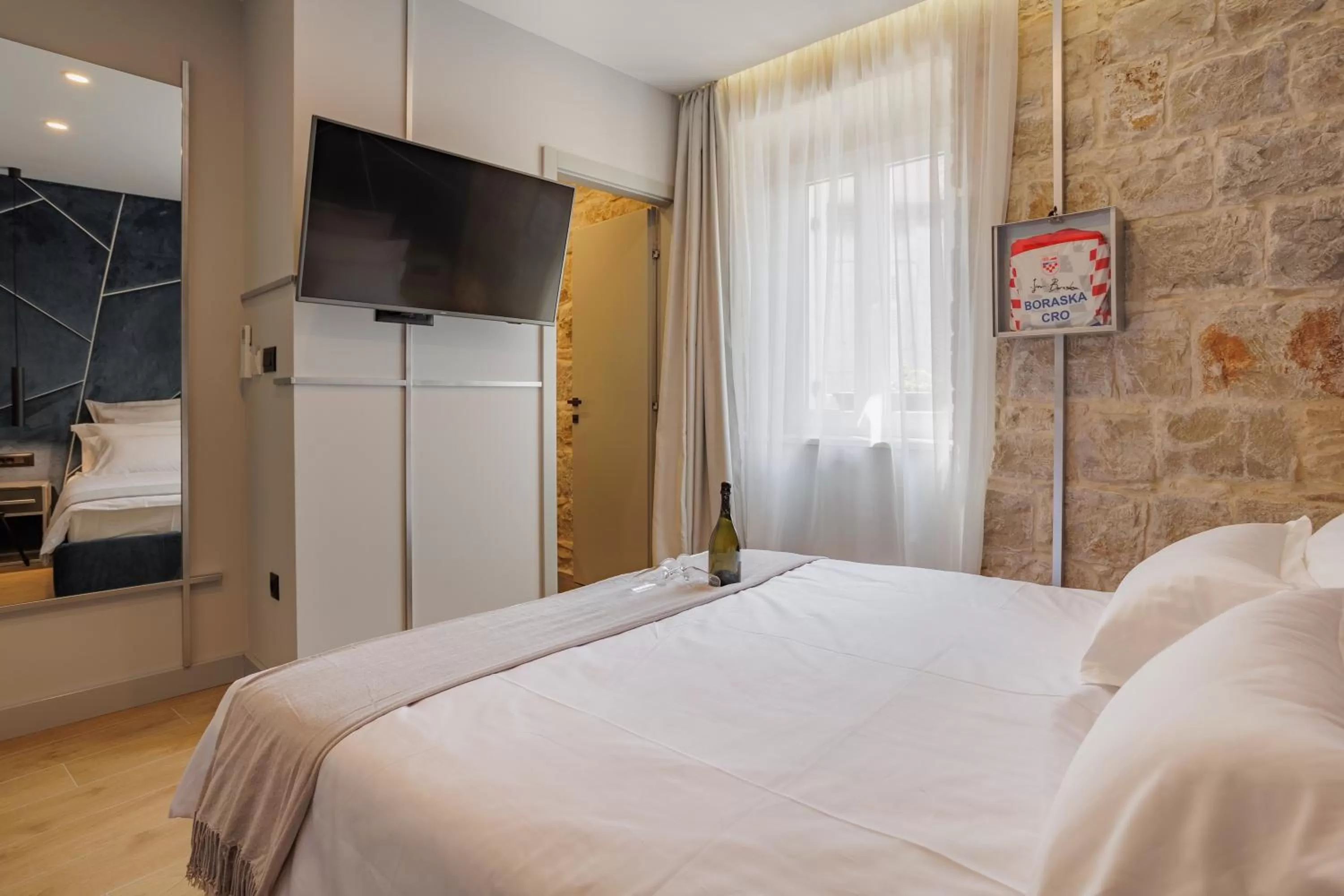 TV and multimedia, Bed in Heritage Rooms Split Olympic Dream