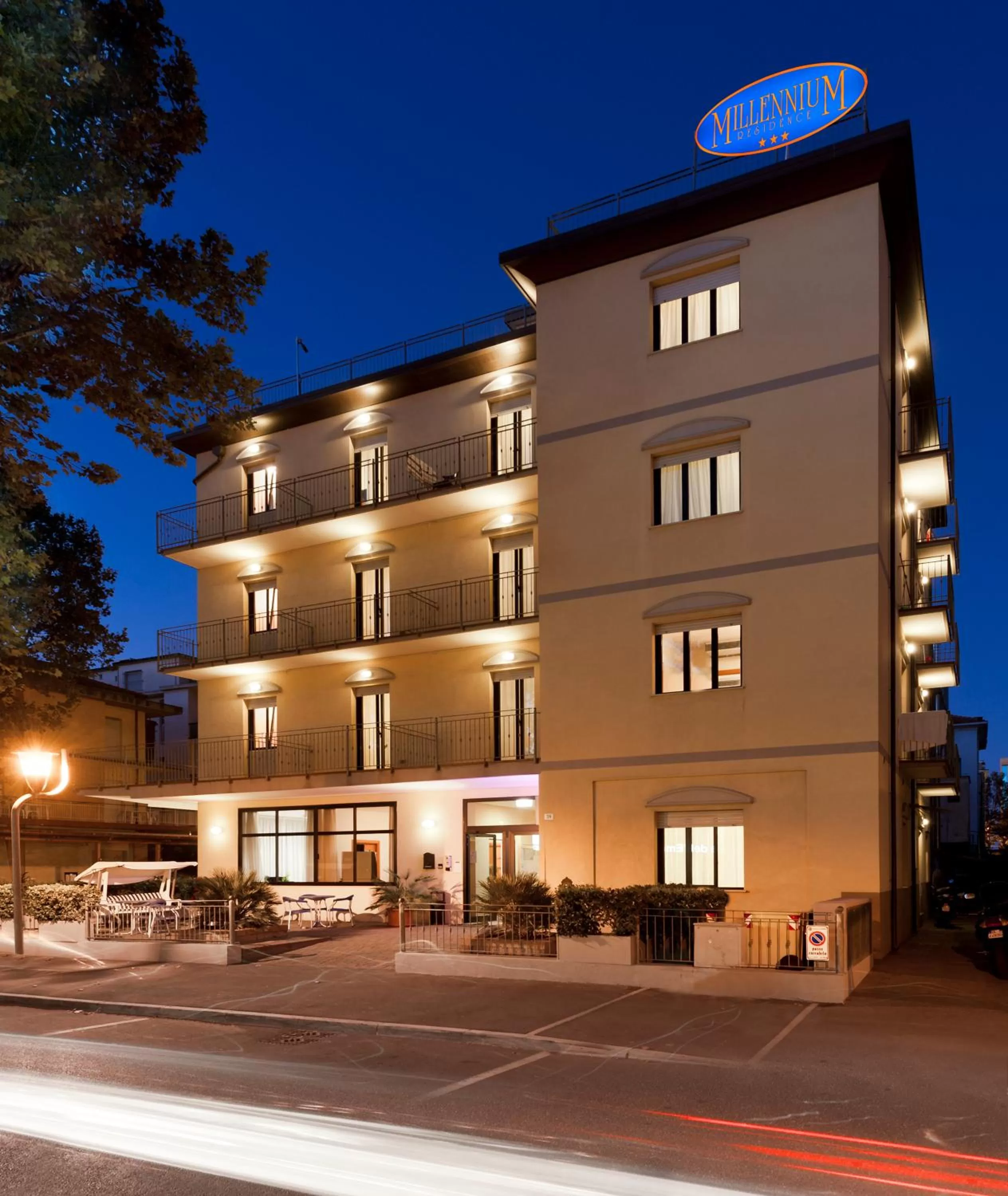 Facade/entrance in Residence Millennium