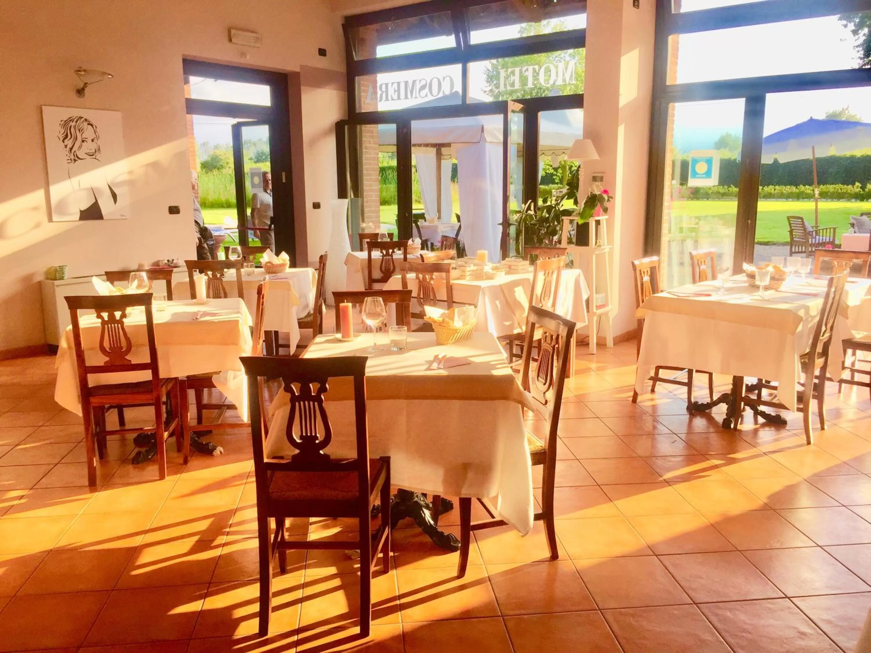 Restaurant/places to eat in Albergo Cosmera