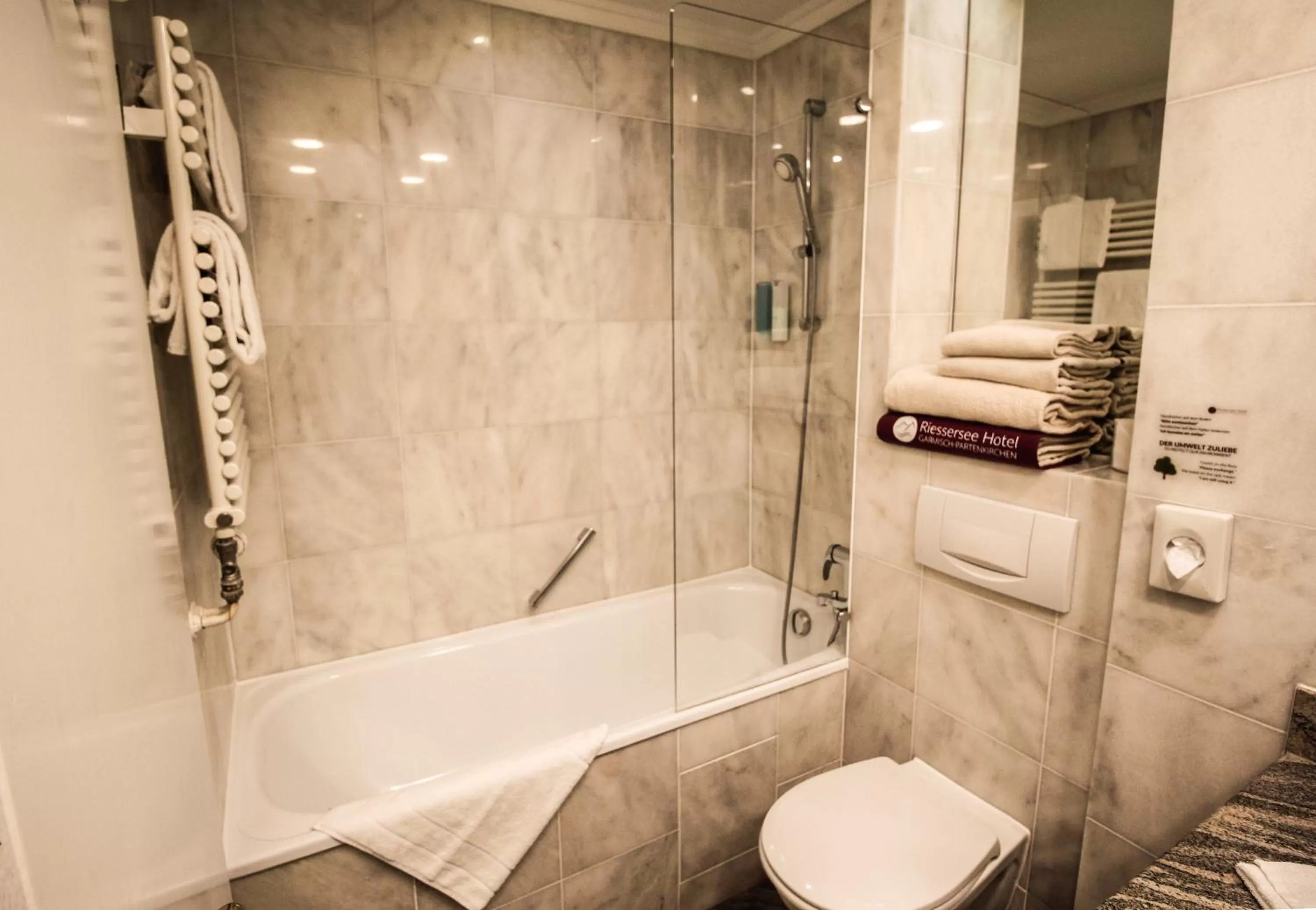 Bathroom in Riessersee Hotel