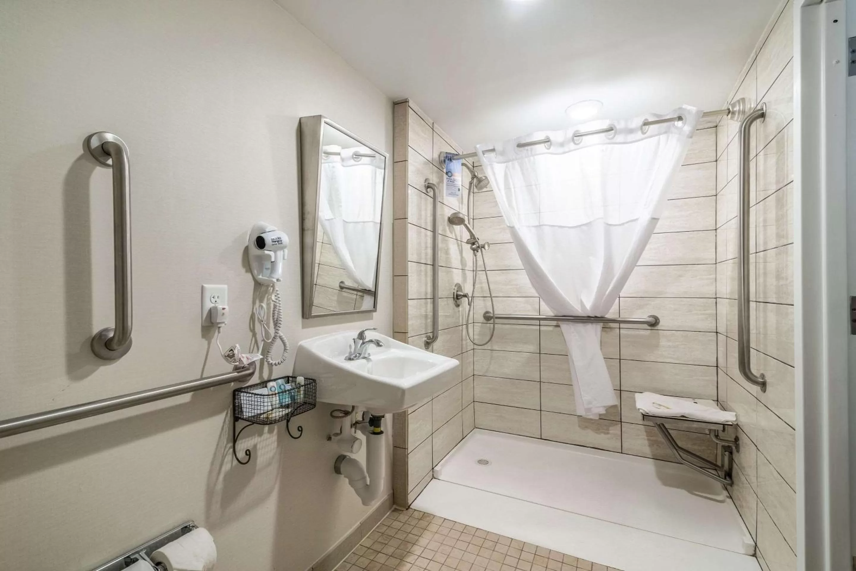 Bathroom in Quality Inn Ithaca - University Area