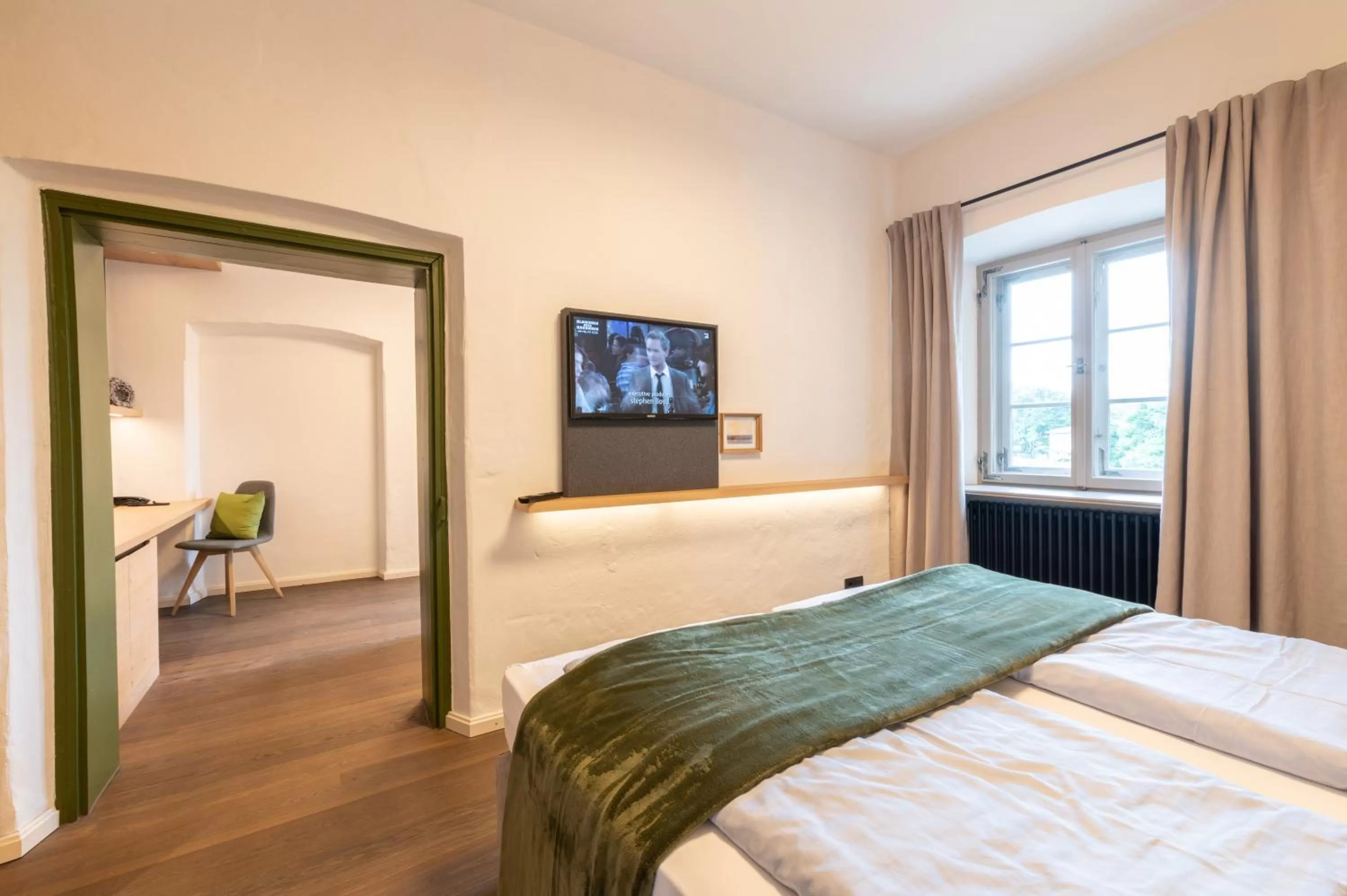 TV and multimedia, Bed in LANDHOTEL ALTE ZOLLSTATION- Historical Building