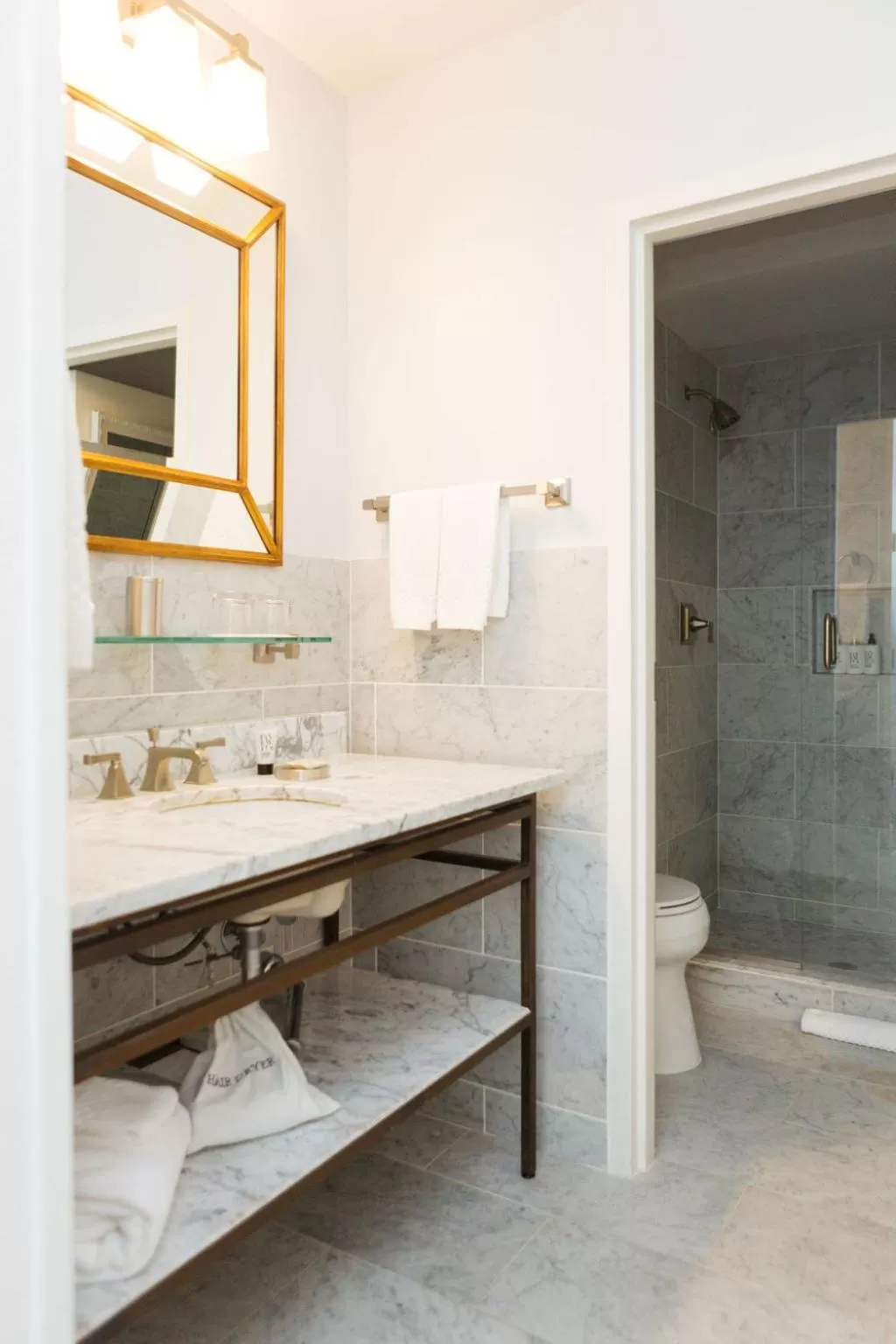 Shower in Hotel Ella