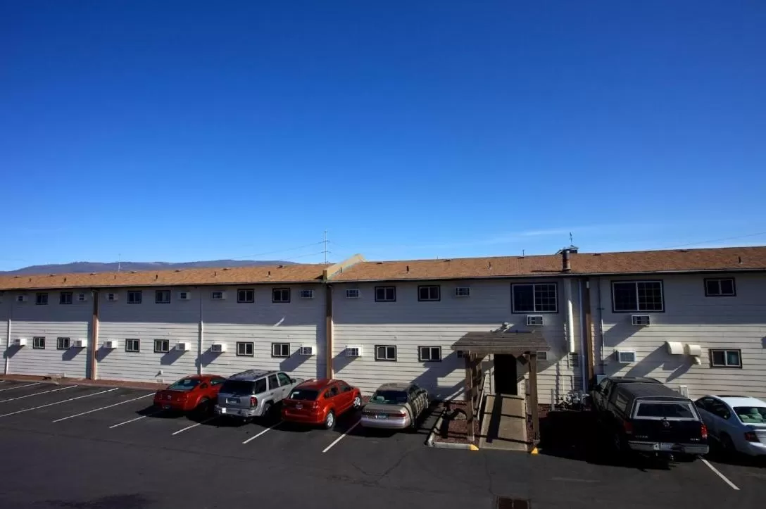 Facade/entrance in Cousin's Country Inn