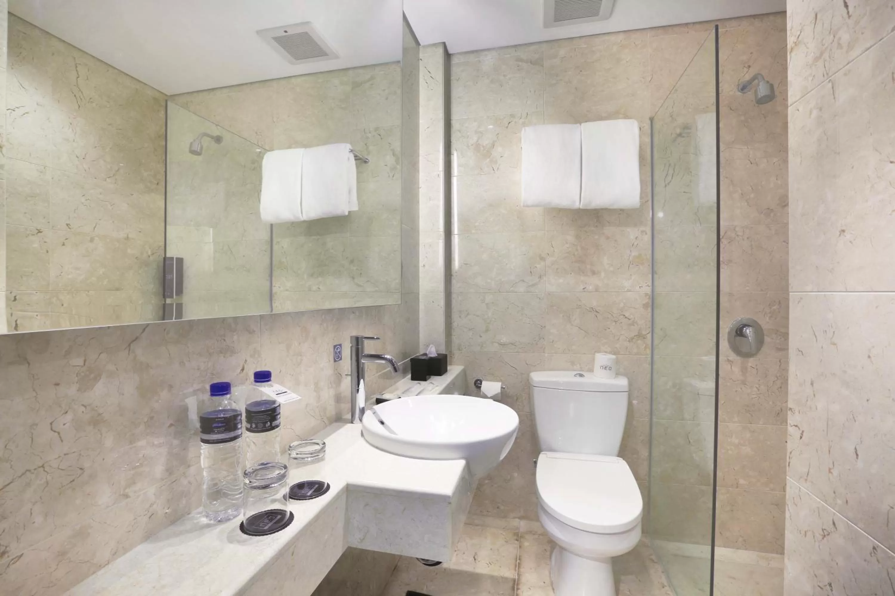 Bathroom in Hotel Neo+ Balikpapan by ASTON