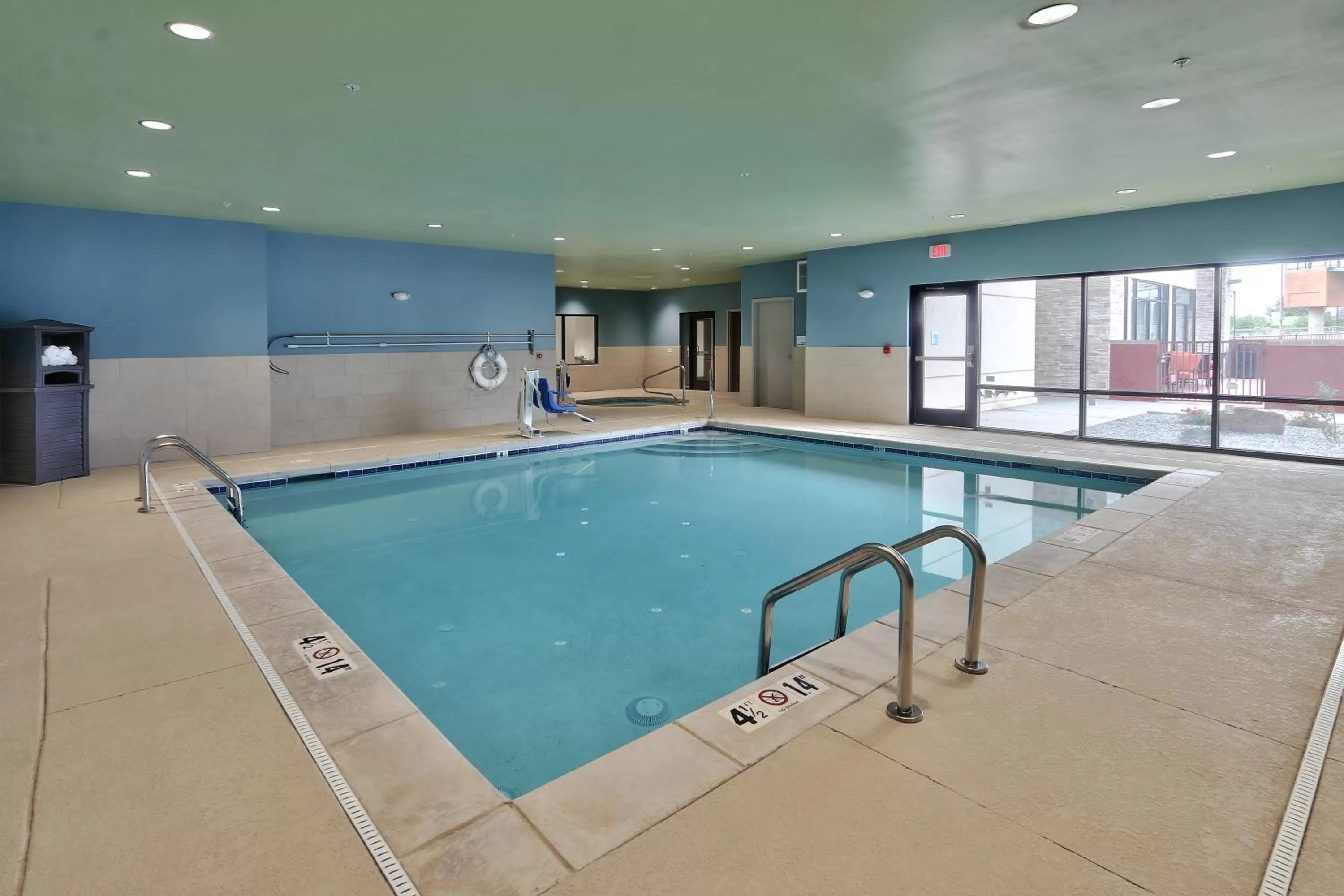 Swimming pool in Holiday Inn Express & Suites - Albuquerque East by IHG